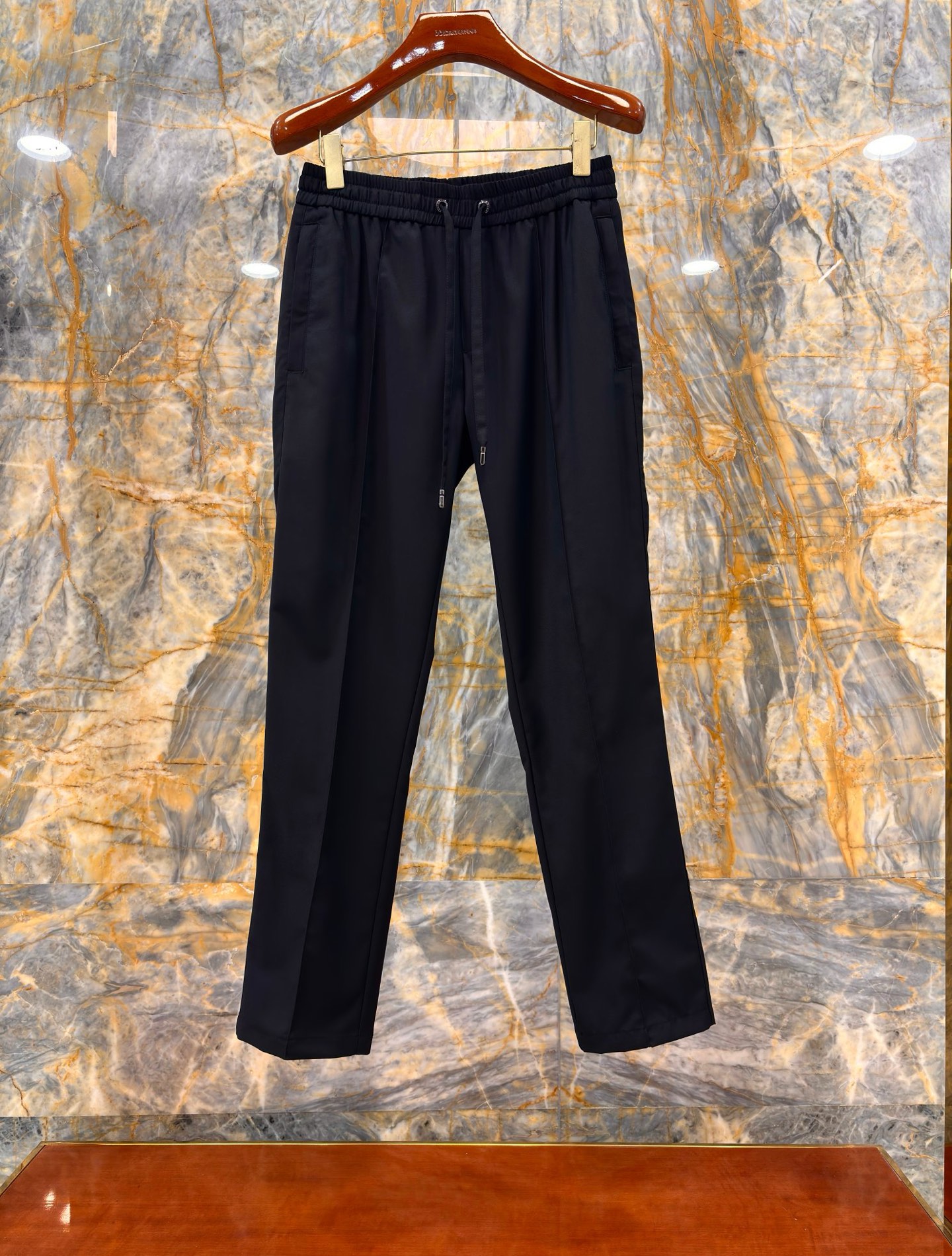 NO:607185,2025/AW new wool casual pants, imported wool fabric, super glossy texture, straight pants type, a must-have for old money, black Size: 44-54,,alexander wang198609092025/AW新款羊毛休闲裤 进口羊毛面料 光泽质感超级好 直筒裤型 老钱穿搭必备 黑色 Size:44-54,,alexander wang,Men's clothing