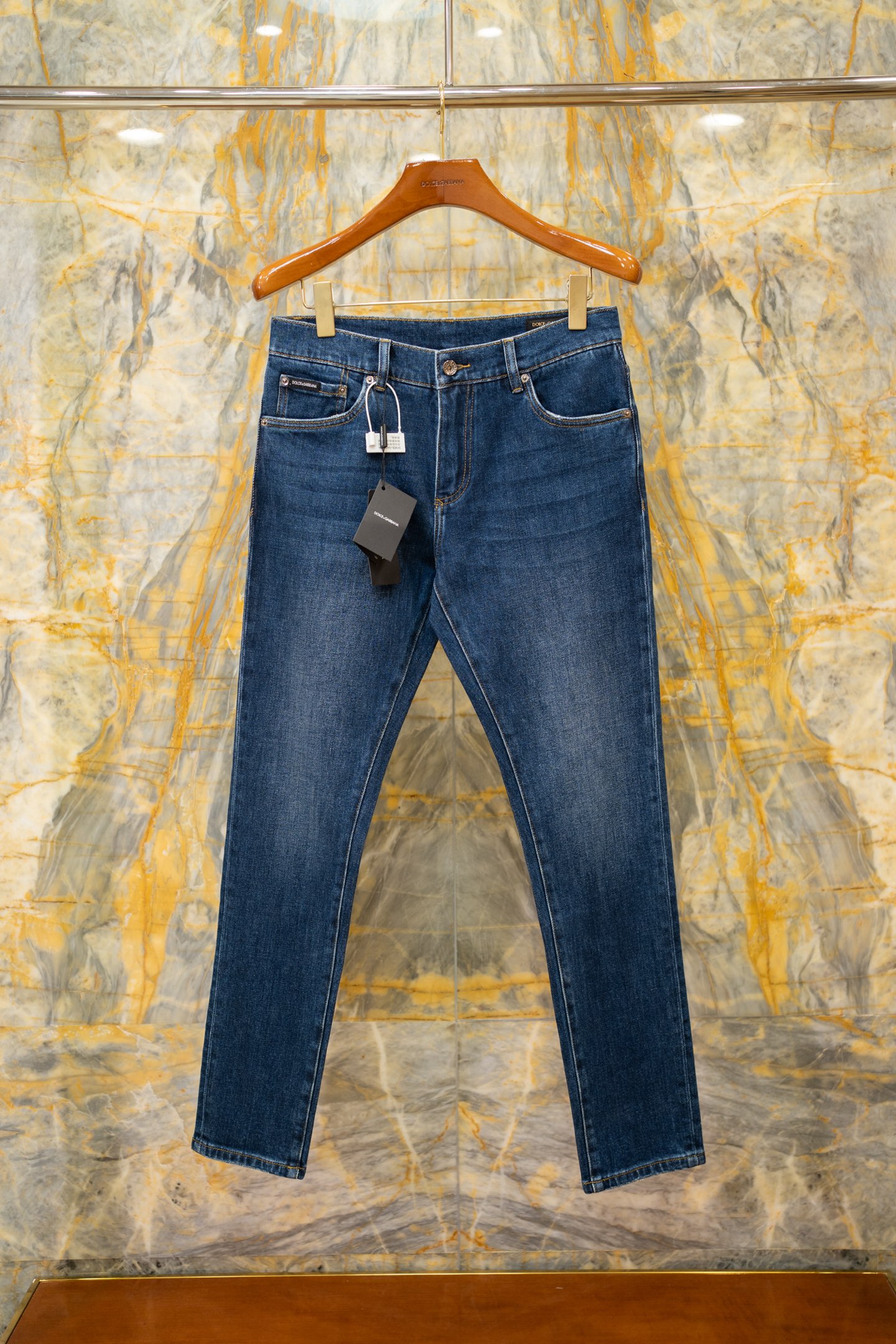 NO:607181,2025/AW latest DG top-quality jeans, perfect leather brand zipper hardware customization, SLIM slim-fitting pants type Size: 29-38,,jeans,alexander wang198609092025/AW最新款DG 顶级牛仔裤 完美皮牌拉链五金定制 SLIM修身小脚裤型 Size:29-38,,jeans,alexander wang,Men's clothing