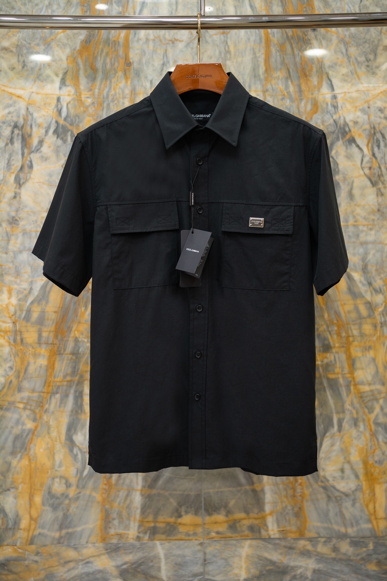 NO:819452,2026SS new short-sleeved shirt, casual multi-bag design, DG Xiaotie brand logo, original pure cotton thin material, a set of handsome upper body, black Size: 39-44, Dolce & Gabbana-clothing, Dolce&Gabbana, shirts, T-shirt,198609092026SS新款短袖衬衫 休闲多袋设计 DG小铁牌logo 原版纯棉薄料一套上身很帅气 黑色 Size:39-44,杜嘉班纳-服装,Dolce&Gabbana,shirts,T-shirt,,Women's clothing