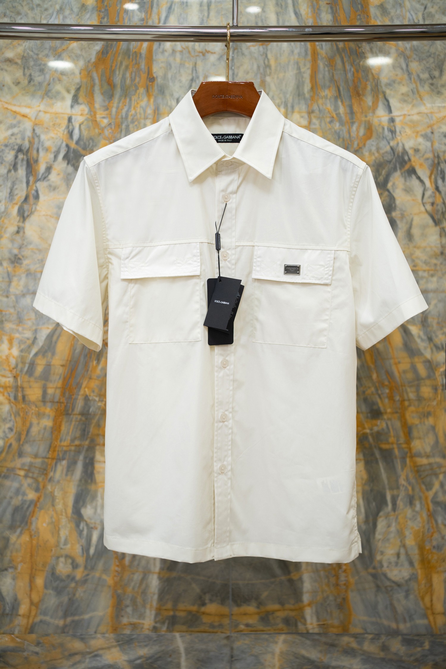 NO:819439,2026SS new short-sleeved shirt, casual multi-bag design, DG Xiaotie brand logo, original pure cotton thin material, very handsome upper body, light apricot color Size: 39-44, Dolce&Gabbana-clothing, Dolce&Gabbana, shirts, T-shirt,198609092026SS新款短袖衬衫 休闲多袋设计 DG小铁牌logo 原版纯棉薄料一套上身很帅气 浅杏色 Size:39-44,杜嘉班纳-服装,Dolce&Gabbana,shirts,T-shirt,,Women's clothing