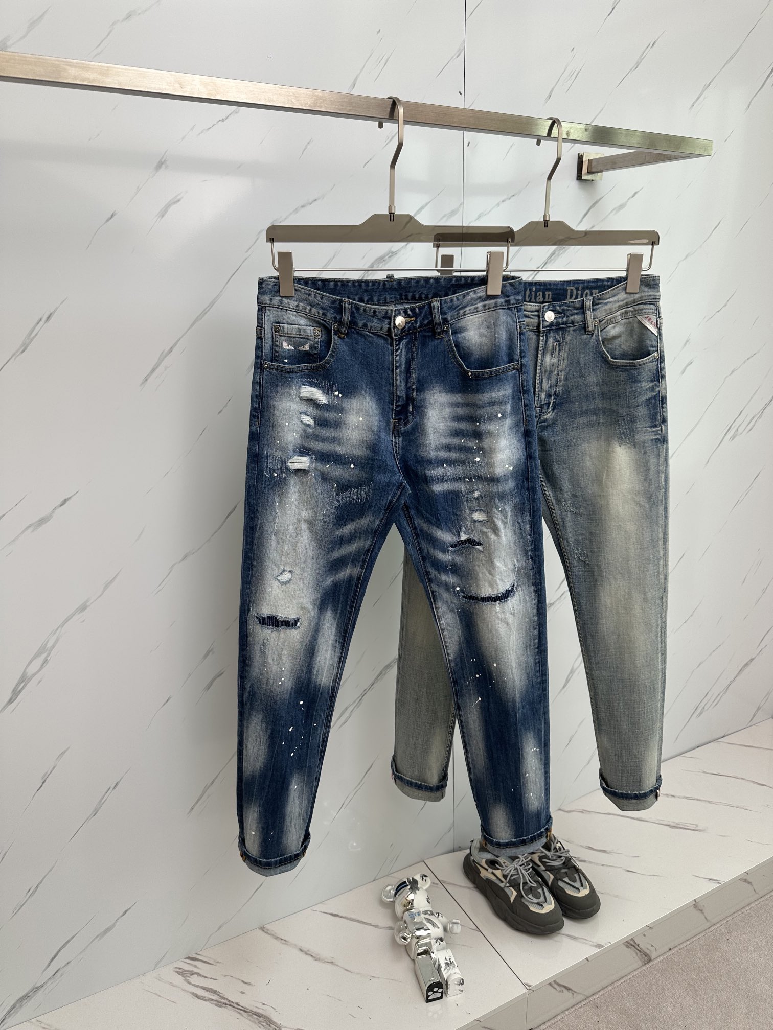 NO:123684,FD official website counter is available simultaneously, original singles, super stylish jeans, customized original washing denim fabric, unique design, top-grade printed craft letter pattern logo, original hardware and auxiliary decoration, extremely superior jeans, the materials and craftsmanship are extremely luxurious and exquisite, extremely high-end, handsome and stylish, recommended, size 29-38, jeans, alexander wang19860909FD 官网专柜同步有售,原单狠货,超级有范儿的一款牛仔裤,定制原版水洗牛仔面料,独特设计,顶级印花工艺字母图案logo,原版五金辅料装饰,极为翘楚的一款牛仔裤,用料与工艺都极致奢华精湛,档次极高,上身帅气有型,推荐,码数29—38,,jeans,alexander wang,Men's clothing