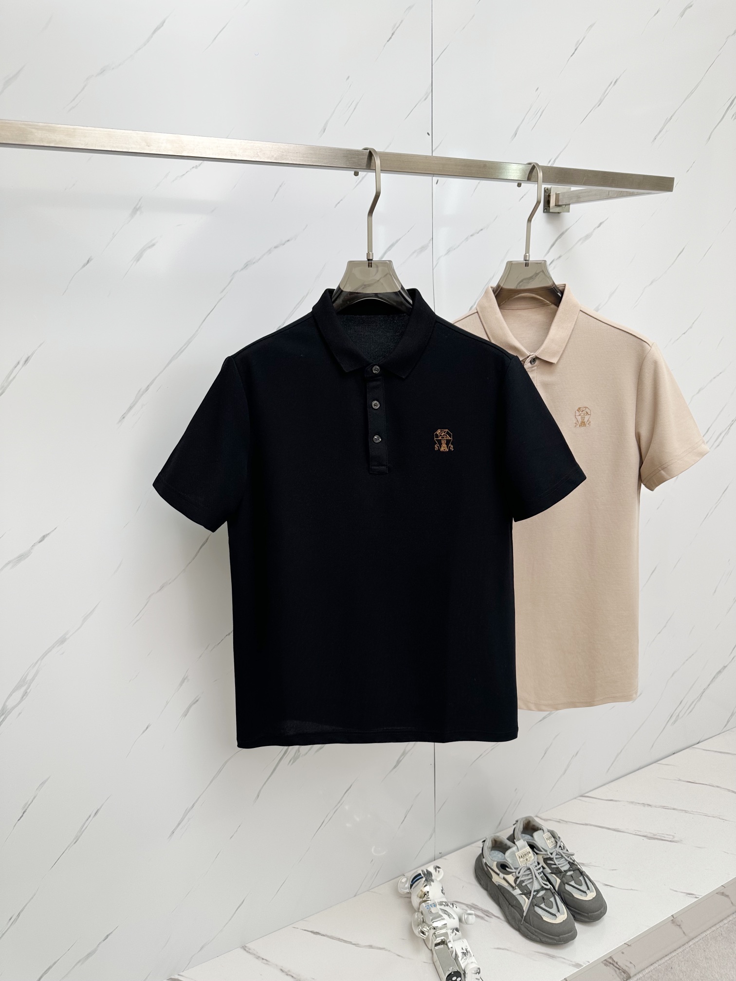 NO:454809,The latest and most top version of Polo shirt short sleeves, the best quality. Jade silk top production process imported fabrics, unique design of the counter model, imported high-end custom imported feel first-class!  !  Code number M-3XL, T-shirt,alexander wang19860909最新最顶级版本Polo衫短袖,最顶级的品质.玉蚕丝 顶级制作工艺进口面料,专柜款独特设计,采用进口高端订制进口手感一流！！码数M—3XL,,T-shirt,alexander wang,Men's clothing