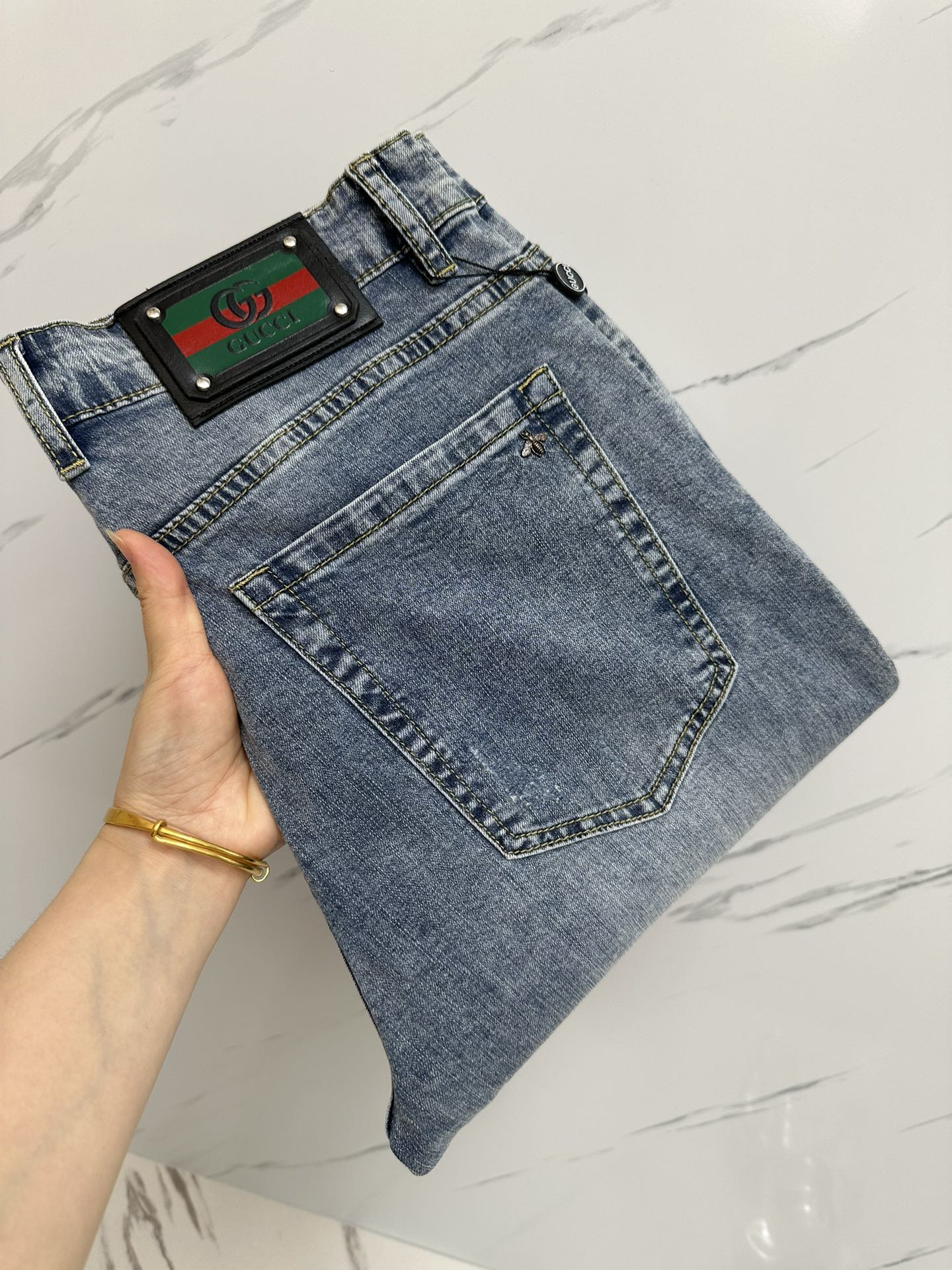 NO:453999,GUGGI official website counter is available simultaneously, original singles are ruthless, super stylish jeans, customized original washing denim fabric, unique design, top-grade printing craft letter pattern logo, original hardware and auxiliary decoration, extremely superior jeans, the materials and craftsmanship are extremely luxurious and exquisite, extremely high-end, handsome and stylish, recommended, digits 29-38, jeans, alexander wang19860909GUGGI 官网专柜同步有售,原单狠货,超级有范儿的一款牛仔裤,定制原版水洗牛仔面料,独特设计,顶级印花工艺字母图案logo,原版五金辅料装饰,极为翘楚的一款牛仔裤,用料与工艺都极致奢华精湛,档次极高,上身帅气有型,推荐,码数29—38,,jeans,alexander wang,Men's clothing