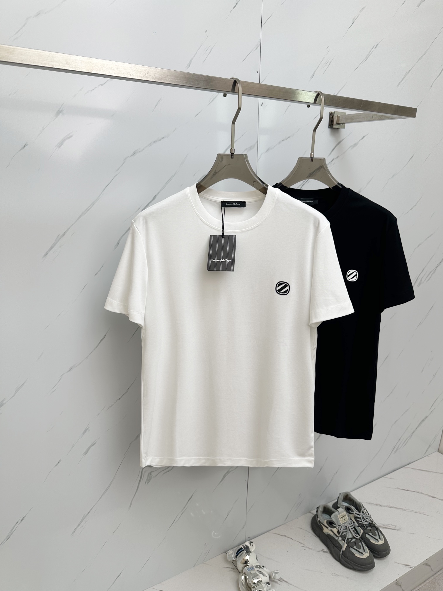 NO:503421,Jenia's new spring and summer first-time counter latest short-sleeved round-neck T-shirt, high-end customization, avant-garde and fashionable design!  High-end customized high-strength cotton fabric. It feels soft and comfortable to wear. The counter-level exquisite car line is fine. The workmanship is exquisite. The upper body effect is invincible and handsome!  A must-have item for handsome men!  Code number M-3XL, zegna, T-shirt,tees, t-shirt,alexander wang19860909杰尼亚 春夏新款首发专柜最新款短袖圆领T恤 高端订制 设计前卫时尚！高端定制高支棉面料.手感柔软.穿着舒适.专柜级别精致车线.做工精细.上身效果无敌帅气！型男必备单品！码数M—3XL,,zegna,T-shirt,tees，t-shirt,alexander wang,Men's clothing