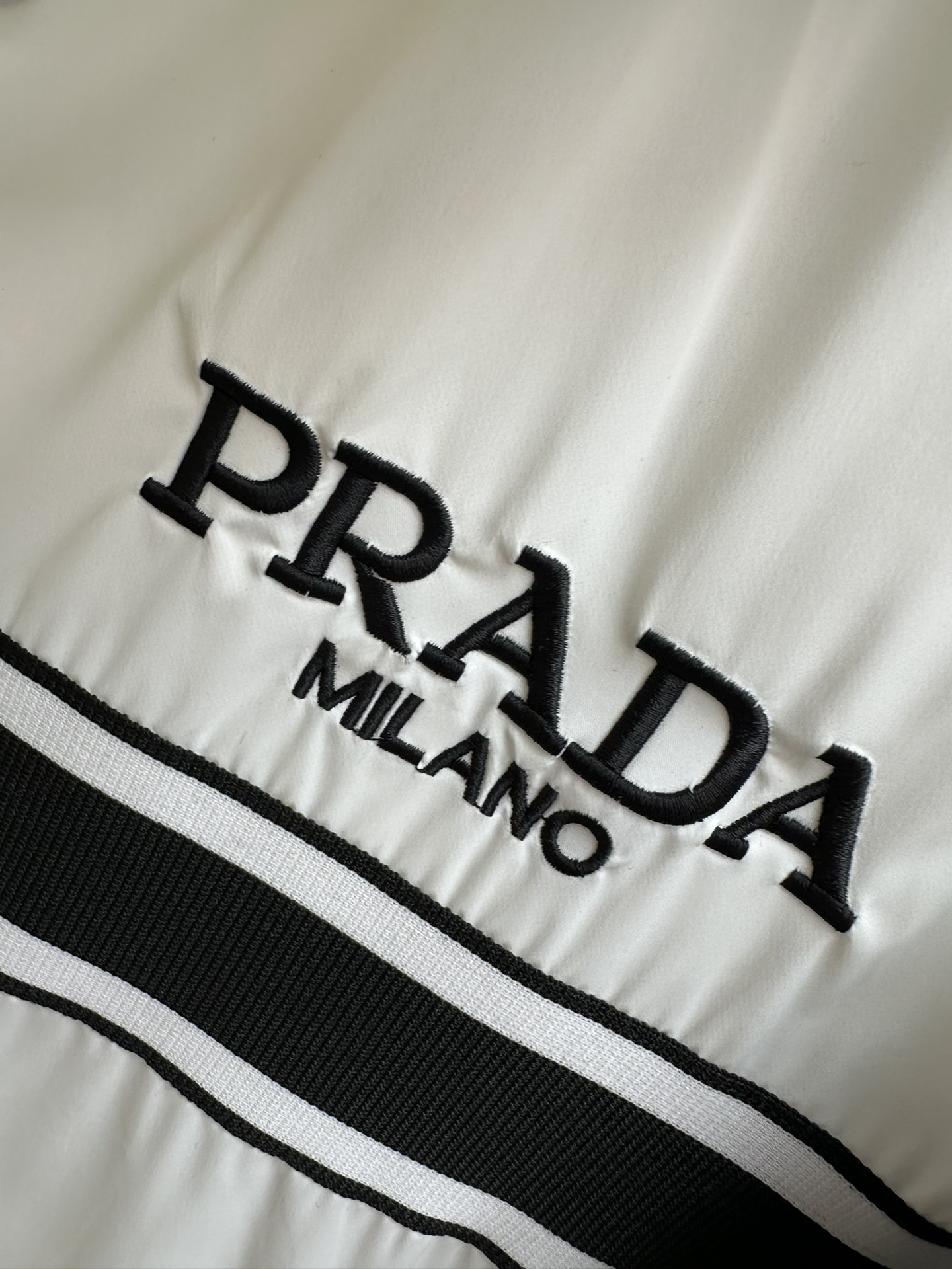 PRADA2024秋冬新款棉服夹克原版1:1订制五金配件全进口原版定制欢迎专柜对比超柔软超级重工面料做工