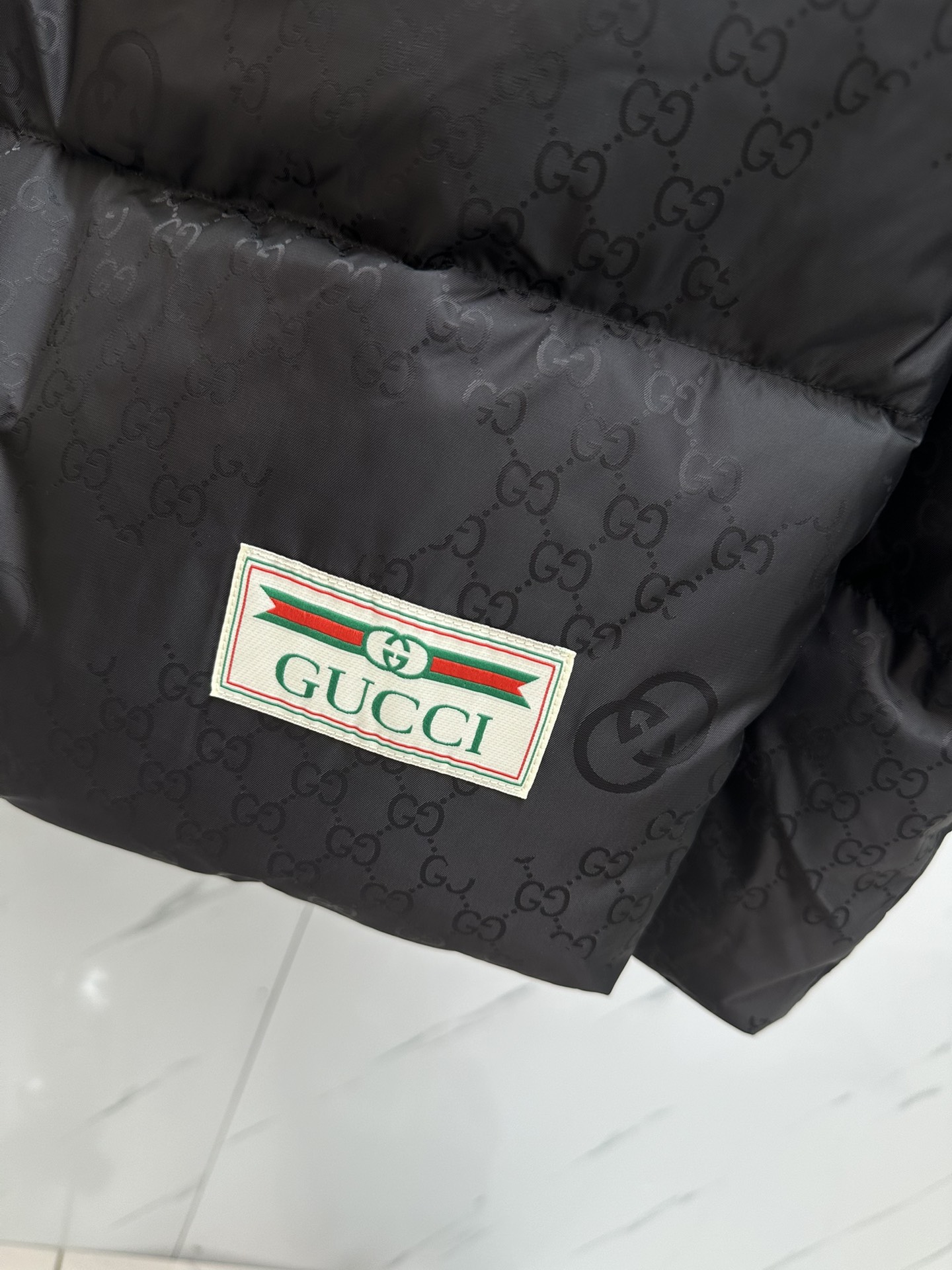 GUCCI羽绒服2024秋冬新款羽绒服原版1:1订制五金配件全进口原版定制欢迎专柜对比绝对的高品质采用顶