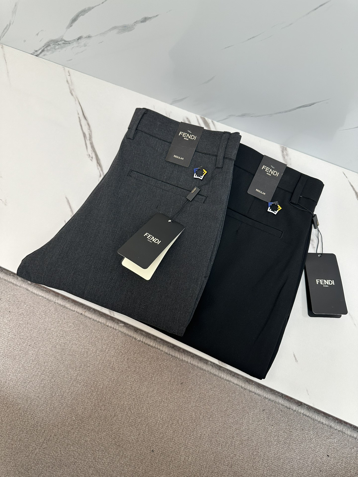 NO:146295,FD Men's Business Casual Fashion Trousers# This style is undoubtedly the most exquisite and advanced! A suit pants that show off your temperament are also a must-have versatile trousers for daily work and leisure. It has a slim straight-fitting style cut, and it is beautiful and fashionable to reduce age. It wanders between casual and business, and is a perfect item! ! High-end quality is everywhere, and the details show its classiness, with its own drape and light luster, and the texture is invincible! ! A casual pants dominated by craftsmanship and fabrics. The accessories and fabrics are so high-end that they are beyond imagination. The properties and specifications of the fabrics are subversive. The materials are quite luxurious and exquisite. The key is their texture and comfort. The fabrics have superior elasticity and no tightness on the upper body. The experience is excellent, wonderful and not easy to wrinkle. They provide a classic logo with awareness. Customized hardware accessories. Customized open mold engraving brand letter buckle metal styles, while enriching vision, it also greatly demonstrates the brand's sense of luxury. The details are handled in place and are full of gold! The style is first-class, and the hip lifting is excellent in slimming. It can sweep the wardrobe with any top matching. It has extensive compatibility and is both business commuting and casual. It is satisfied with various daily outfits. It has a full upper body shape and is invincible and versatile! A must-have for quality control! Size 30-40, business suit,alexander wang19860909FD 男士商务休闲时装款西裤# 此款无疑是最精致最高级的存在!非常显气质的一款西装裤,也是日常工作休闲必备的百搭裤装,修身直筒版型裁剪,穿着亮眼时髦减龄,游走在休闲与商务之间,完美单品！！高端品质处处彰显,细节处展现其档次感,自带垂坠度和淡奢光泽,质感堪称无敌！！以工艺和面料为主导的一款休闲裤,通体的辅料、面料之高级超乎想象,面料之属性及规格颠覆常规,用料相当奢华考究,关键在于本身的质感以及舒适度,面料自带优越的弹力,上身毫无紧绷感,体验感极好,妙不可言,不易打皱,辦识度的经典标识,客供定制五金配件 定制开模刻字品牌字母扣金属样式,在丰富视觉的同时也极大彰显了品牌的高级感,细节处理相当到位,含金量十足的一款神裤！ 版型剪裁一流,提臀修身显瘦效果极佳,可横扫衣橱任何的上装搭配,兼容性广泛,商务通勤休闲兼备,满足于日常各种穿搭,上身型款十足,无敌的万能百搭！品相控必入的一款神级裤王 ！ 尺码30—40,,business suit,alexander wang,Men's clothing