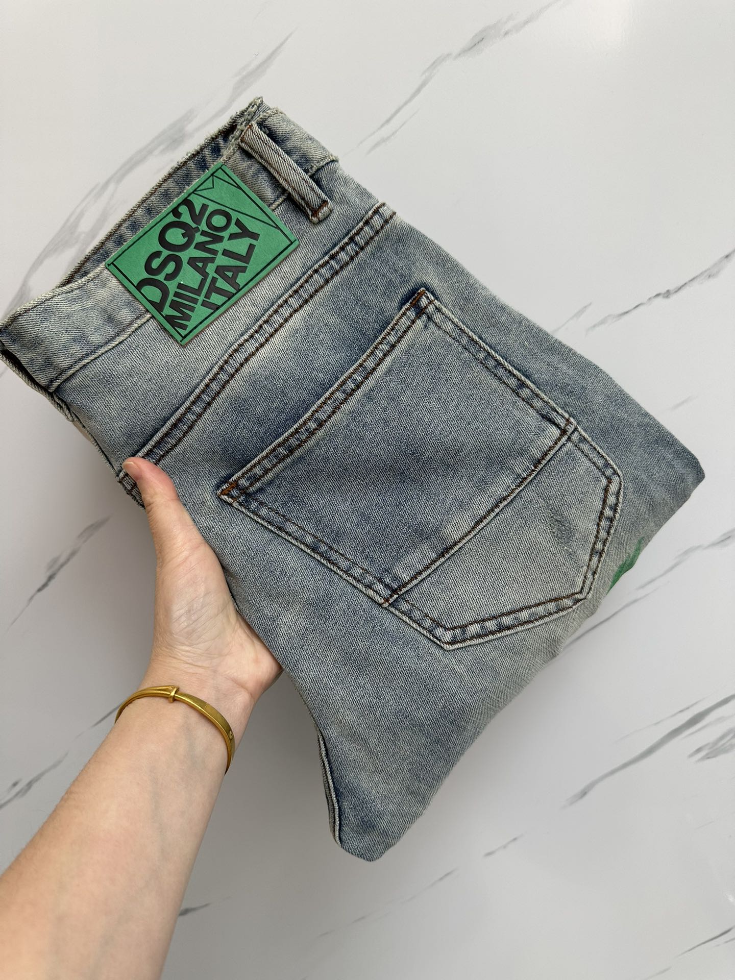 NO:146249,The official website counter is available at the same time. The original single product is a super stylish jeans, customized original washing denim fabric, unique design, top-grade printing craft letter pattern logo, original hardware and auxiliary decoration, extremely superior jeans, the materials and craftsmanship are extremely luxurious and exquisite, the grade is extremely high, the upper body is handsome and stylish, recommended, digits 29-38, jeans, alexander wang19860909官网专柜同步有售,原单狠货,超级有范儿的一款牛仔裤,定制原版水洗牛仔面料,独特设计,顶级印花工艺字母图案logo,原版五金辅料装饰,极为翘楚的一款牛仔裤,用料与工艺都极致奢华精湛,档次极高,上身帅气有型,推荐,码数29—38,,jeans,alexander wang,Men's clothing