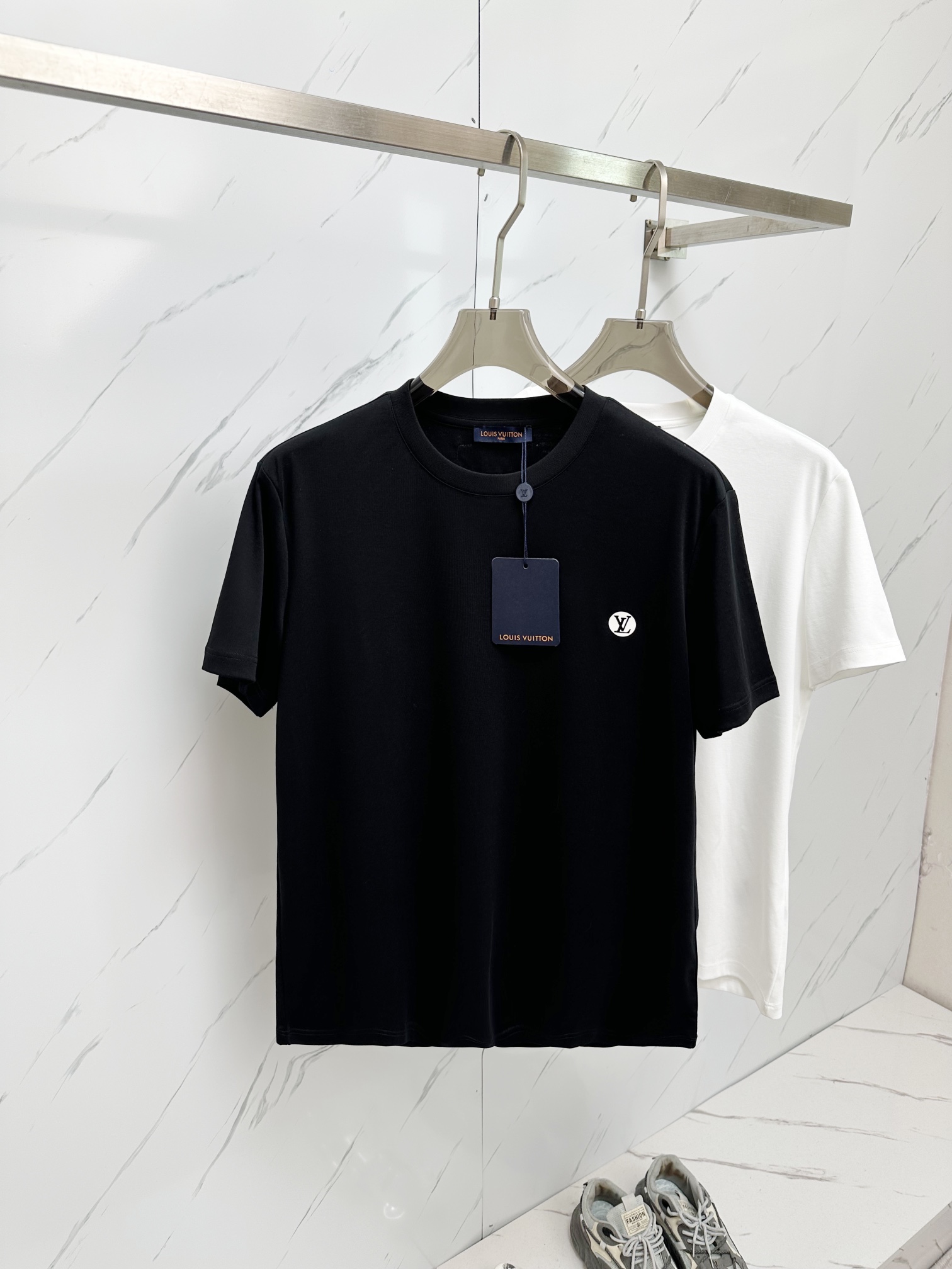 NO:128068,High-end quality 25SS autumn and winter new product base short sleeves, high quality, moderate thickness, high comfort, MP washable and durable, autumn items, good winter base products, must be spare for two pieces. Special recommendations from relatives and friends, gifts are also the best choice!  Code number M-3XL, T-shirt,alexander wang19860909高端品质 25SS秋冬新品打底短袖 质量杠杠的 厚度弹性适中 舒适性高 MP耐洗耐穿 秋季单品 冬季打底佳品 务必人手两件备用 亲戚好友特别推荐款 送礼也是最佳选择！ 码数M—3XL,,T-shirt,alexander wang,Men's clothing