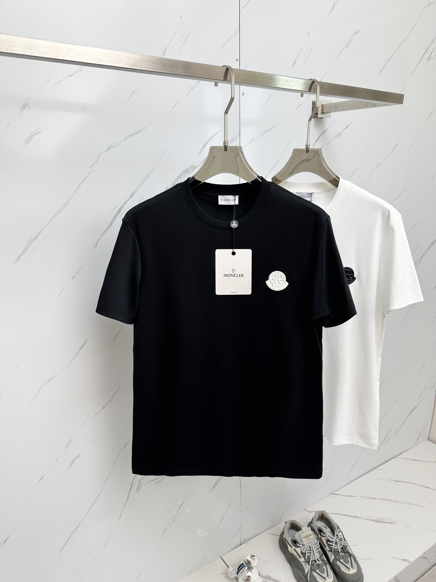 NO:474162,High-end quality 25SS autumn and winter new product base short sleeves, high quality, moderate thickness, high comfort, MP washable and durable, autumn items, good winter base products, must be spare for two pieces. Special recommendations from relatives and friends, gifts are also the best choice!  Code number M-3XL, T-shirt,alexander wang19860909高端品质 25SS秋冬新品打底短袖 质量杠杠的 厚度弹性适中 舒适性高 MP耐洗耐穿 秋季单品 冬季打底佳品 务必人手两件备用 亲戚好友特别推荐款 送礼也是最佳选择！ 码数M—3XL,,T-shirt,alexander wang,Men's clothing