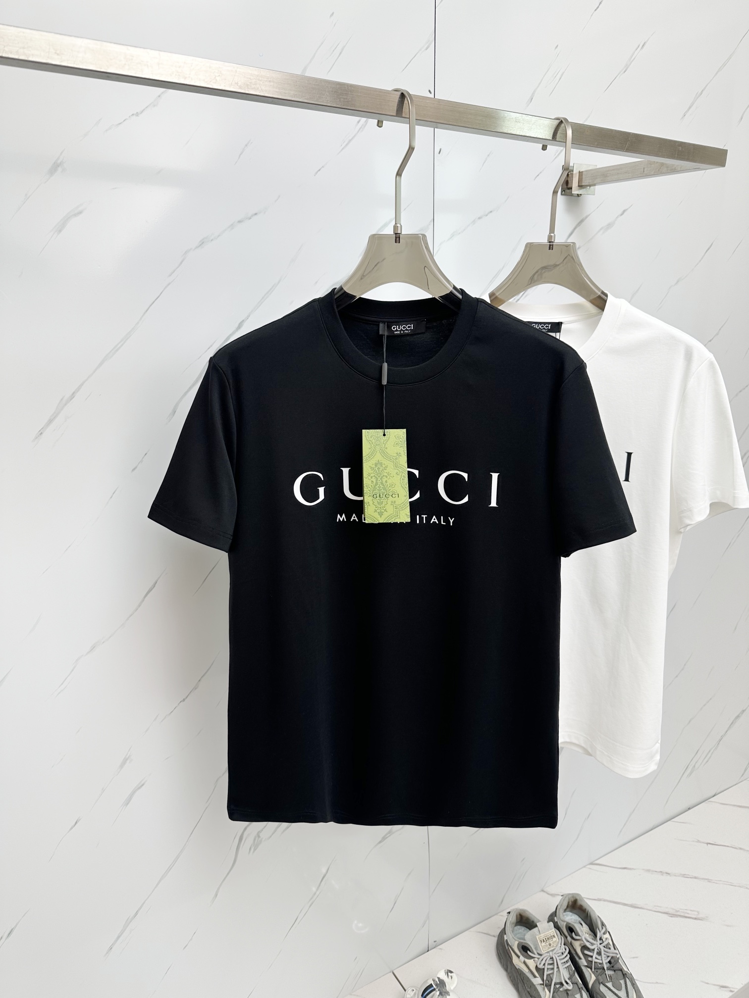 NO:128065,High-end quality 25 SS autumn and winter new products with short sleeves, high quality, moderate thickness, high comfort, MP washable and durable, autumn items, good winter base products, must be spare for two pieces. Special recommendations from relatives and friends, gifts are also the best choice!  Code number M-3XL, T-shirt,alexander wang19860909高端品质 25 SS秋冬新品打底短袖 质量杠杠的 厚度弹性适中 舒适性高 MP耐洗耐穿 秋季单品 冬季打底佳品 务必人手两件备用 亲戚好友特别推荐款 送礼也是最佳选择！ 码数M—3XL,,T-shirt,alexander wang,Men's clothing