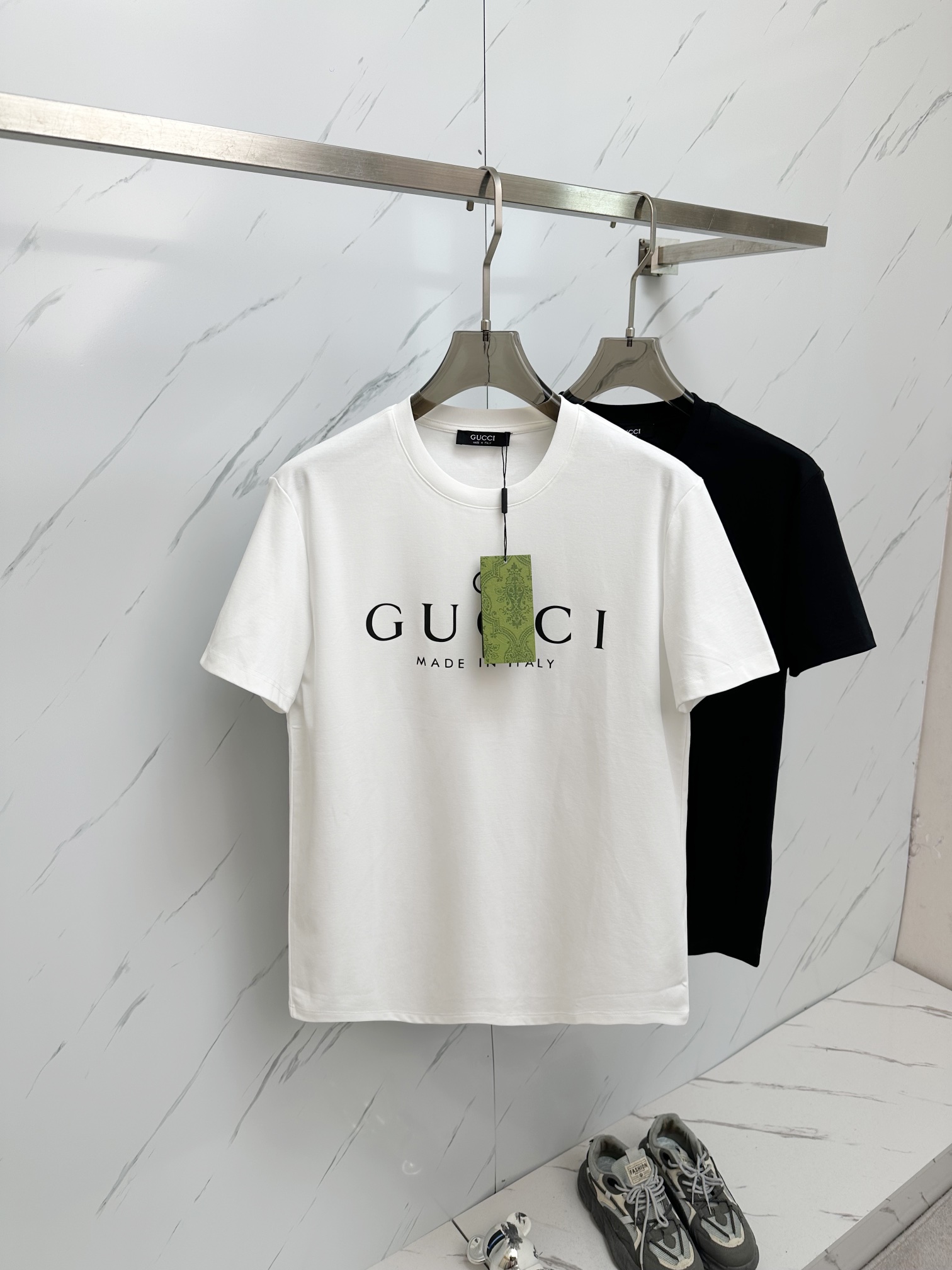 NO:128090,High-end quality 25 new SS autumn and winter products with short sleeves, high quality, moderate thickness, high comfort, MP washable and durable, autumn items, good winter base products, must be spare for two pieces. Special recommendations from relatives and friends, gifts are also the best choice!  Code number M-3XL, T-shirt,alexander wang19860909高端品质 25款SS秋冬新品打底短袖 质量杠杠的 厚度弹性适中 舒适性高 MP耐洗耐穿 秋季单品 冬季打底佳品 务必人手两件备用 亲戚好友特别推荐款 送礼也是最佳选择！ 码数M—3XL,,T-shirt,alexander wang,Men's clothing