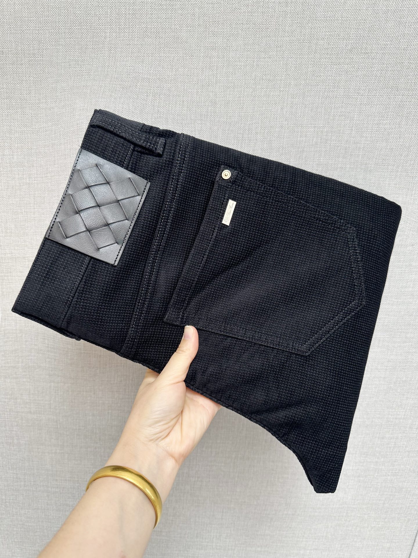 NO:615210,The official website counter is on sale at the same time, the original order is very good, a super stylish pair of jeans, customized original washed denim fabric, unique design, top-notch printing technology letter pattern logo, original hardware accessories decoration, an extremely outstanding pair of jeans, the materials and craftsmanship are extremely luxurious and exquisite, extremely high-grade, handsome and stylish upper body, recommended, code number 29-36,, jeans, alexander wang19860909官网专柜同步有售,原单狠货,超级有范儿的一款牛仔裤,定制原版水洗牛仔面料,独特设计,顶级印花工艺字母图案logo,原版五金辅料装饰,极为翘楚的一款牛仔裤,用料与工艺都极致奢华精湛,档次极高,上身帅气有型,推荐,码数29—36,,jeans,alexander wang,Men's clothing