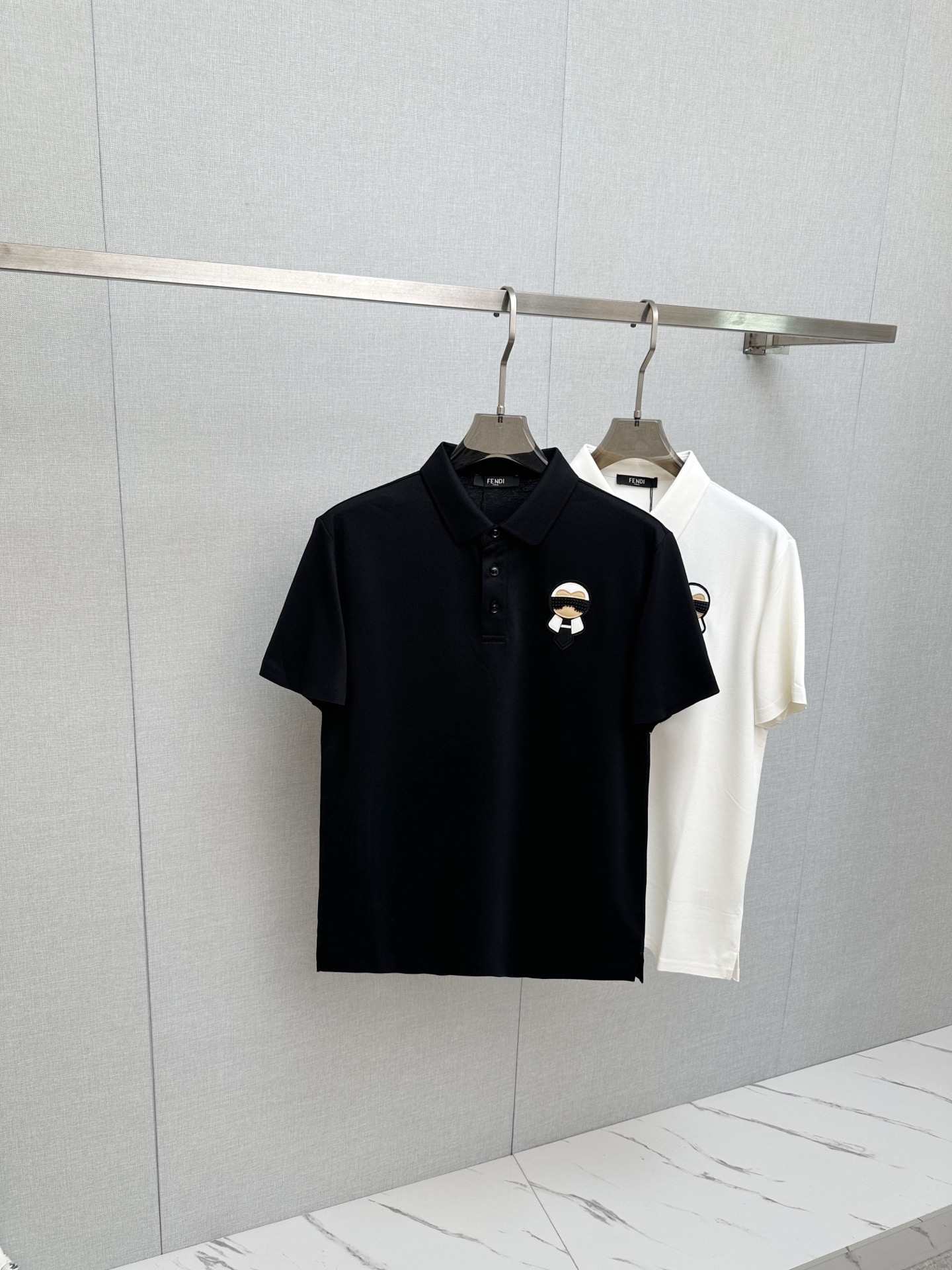 P220 FD Nuevo lanzamiento de primavera/verano 2026, la última camiseta de cuello vuelto de la tienda oficial, fresca y …