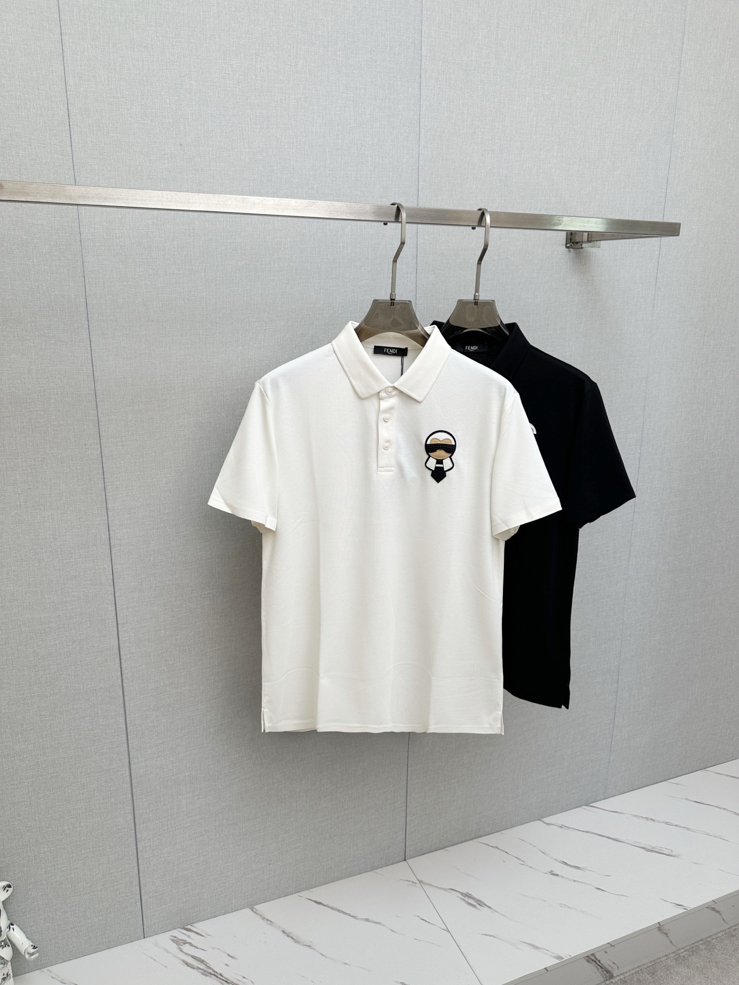 P220 FD Nuevo lanzamiento de primavera/verano 2026, la última camiseta de cuello vuelto de la tienda oficial, fresca y …