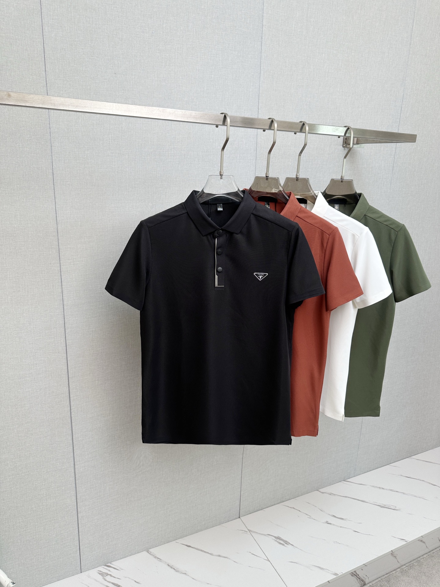 P200 PRADA 2026 mostrador de debut de nuevo estilo primavera y verano, lo último en solapa de manga corta, refrescante …