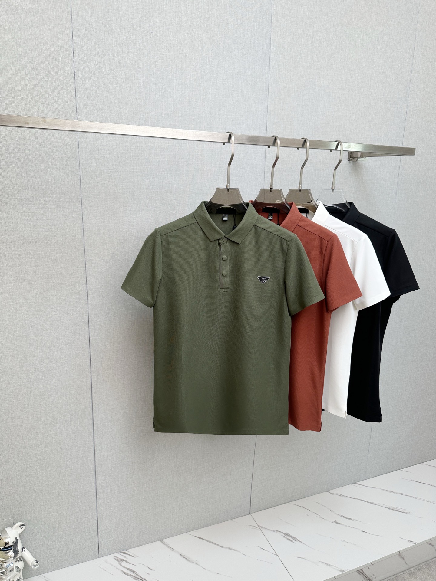 P200 PRADA 2026 mostrador de debut de nuevo estilo primavera y verano, lo último en solapa de manga corta, refrescante …