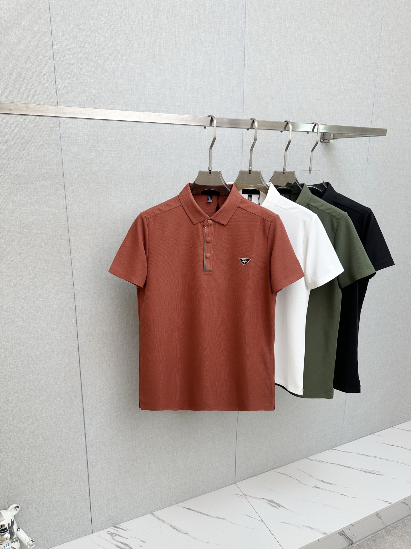 P200 PRADA 2026 mostrador de debut de nuevo estilo primavera y verano, lo último en solapa de manga corta, refrescante …