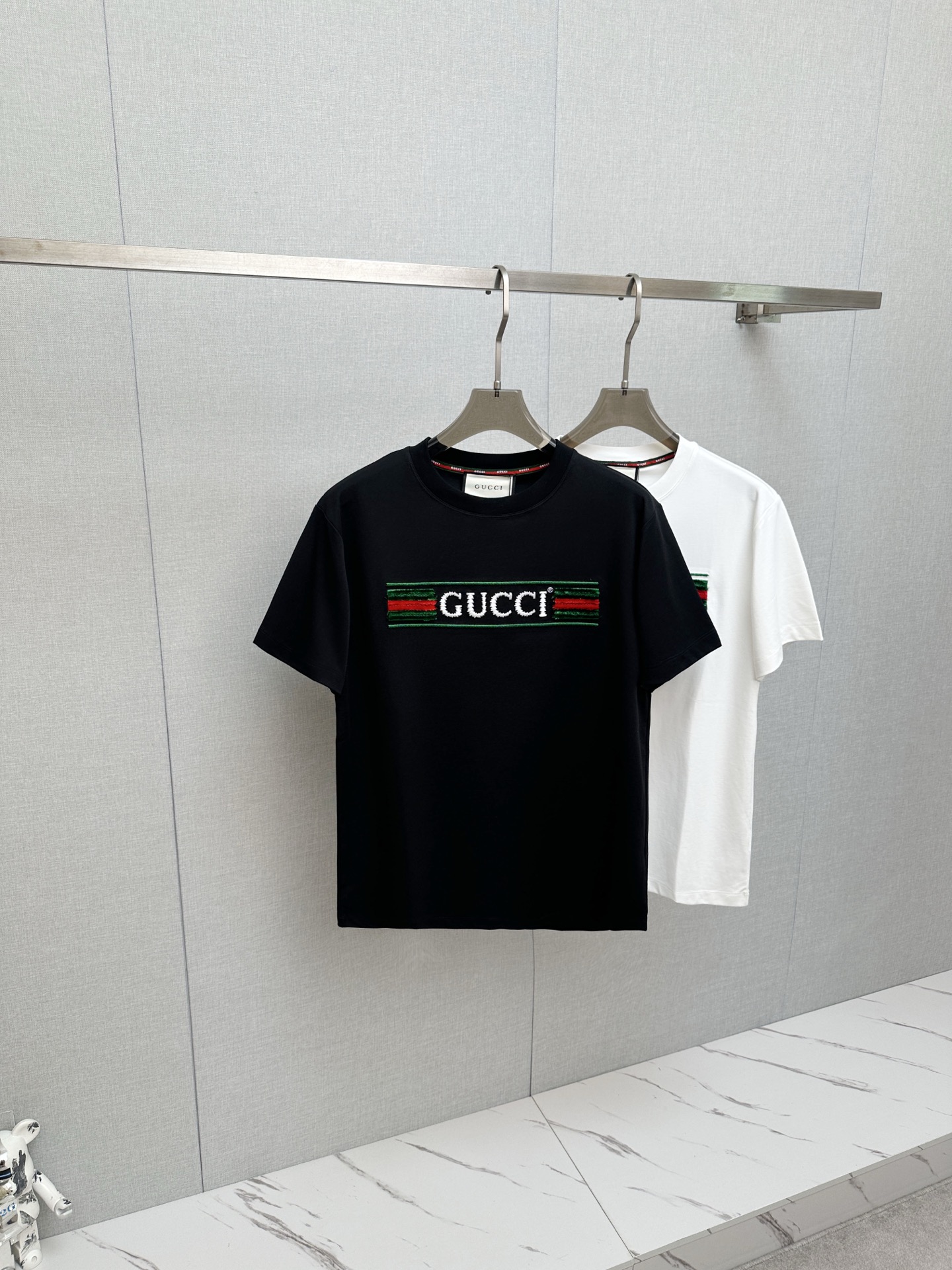 NO:952036,GUCCI top quality 2026 new short sleeves!  Original customized fabric, soft to the touch. Top imported private goods, fashionable design and trendy short sleeves, without losing luxury. There is no doubt about the quality. The upper body effect is great, the same style as the luxury official website!  Size S—2XL,,gucci,T-shirt,19860909GUCCI 顶级品质 2026新品短袖！原版定制面料,手感柔软.顶级进口私货,时尚设计潮流短袖,不失奢华 品质毋庸置疑 上身效果超赞,奢华官网同款！尺码S—2XL,,gucci,T-shirt,,Men's clothing