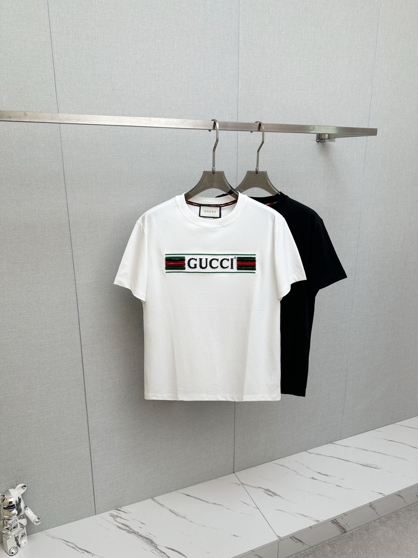 P180 GUCCI calidad superior, nueva camiseta de 2026. Tejido personalizado original, tacto suave. Importación privada de…