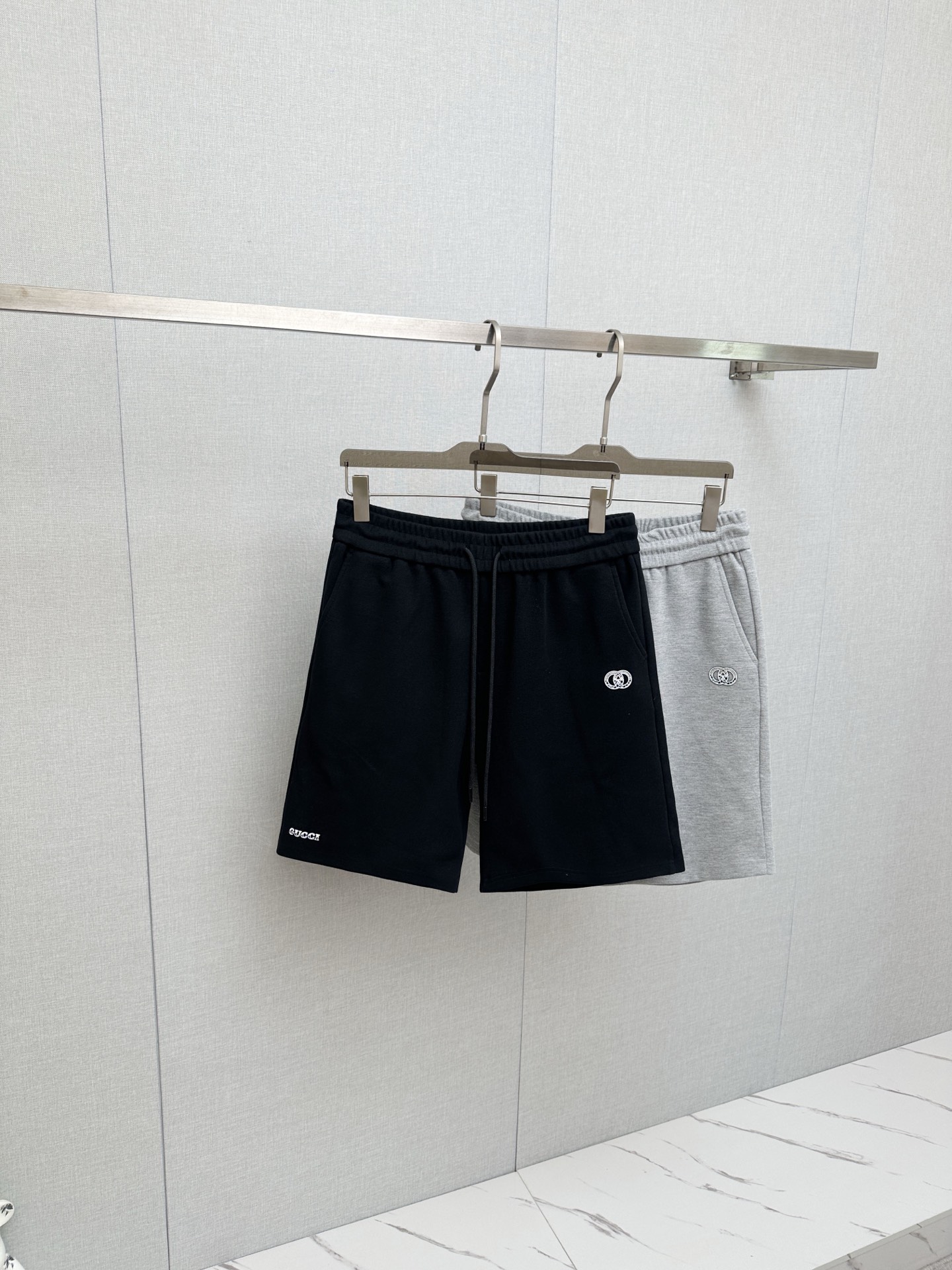 NO:936442,GUCCI popular shorts 2026ss new men's casual shorts, high-end version!  Custom-made fabrics at the counter are highly breathable and comfortable, with impeccable details. The brand design concept reflects high quality. It feels delicate and soft!  It presents a casual cut and the upper body shape is awesome!  Size M-4XL,,gucci,shorts,19860909GUCCI 爆款短裤2026ss新款男士休闲短裤,高端版本！专柜定制面料 透气舒适度高,细节无可挑剔,品牌设计理念,体现高品质.手感细腻柔软！呈现休闲裁剪,上身版型超赞！码数M-4XL,,gucci,shorts,,Men's clothing