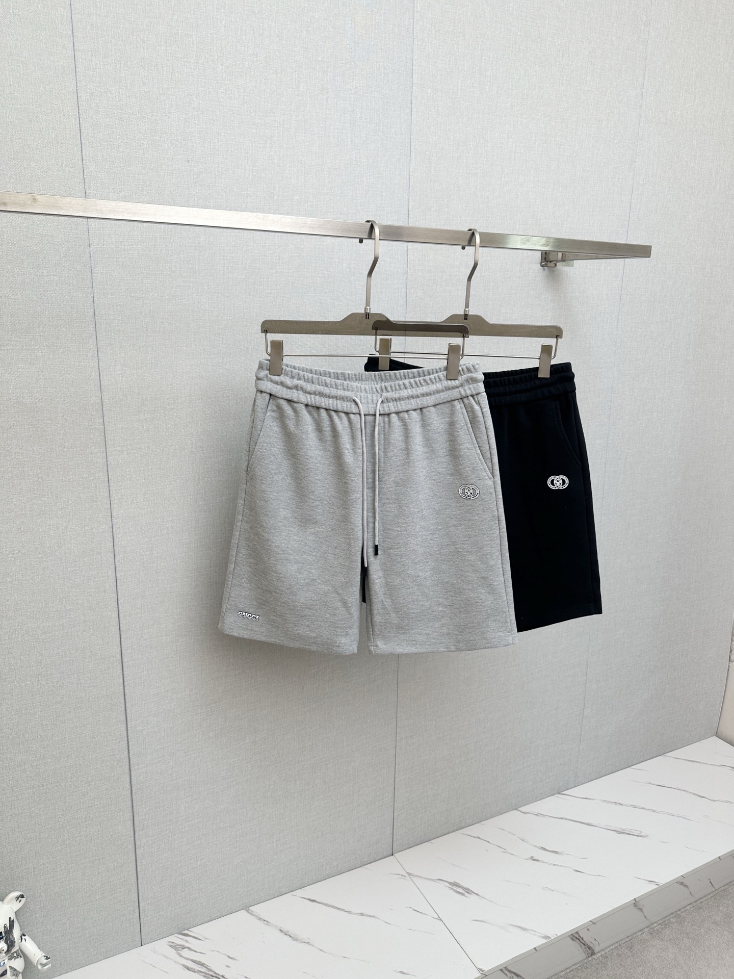 NO:937444,GUCCI popular shorts 2026ss new men's casual shorts, high-end version!  Custom-made fabrics at the counter are highly breathable and comfortable, with impeccable details. The brand design concept reflects high quality. It feels delicate and soft!  It presents a casual cut and the upper body shape is awesome!  Size M-4XL,,gucci,shorts,19860909GUCCI 爆款短裤2026ss新款男士休闲短裤,高端版本！专柜定制面料 透气舒适度高,细节无可挑剔,品牌设计理念,体现高品质.手感细腻柔软！呈现休闲裁剪,上身版型超赞！码数M-4XL,,gucci,shorts,,Men's clothing