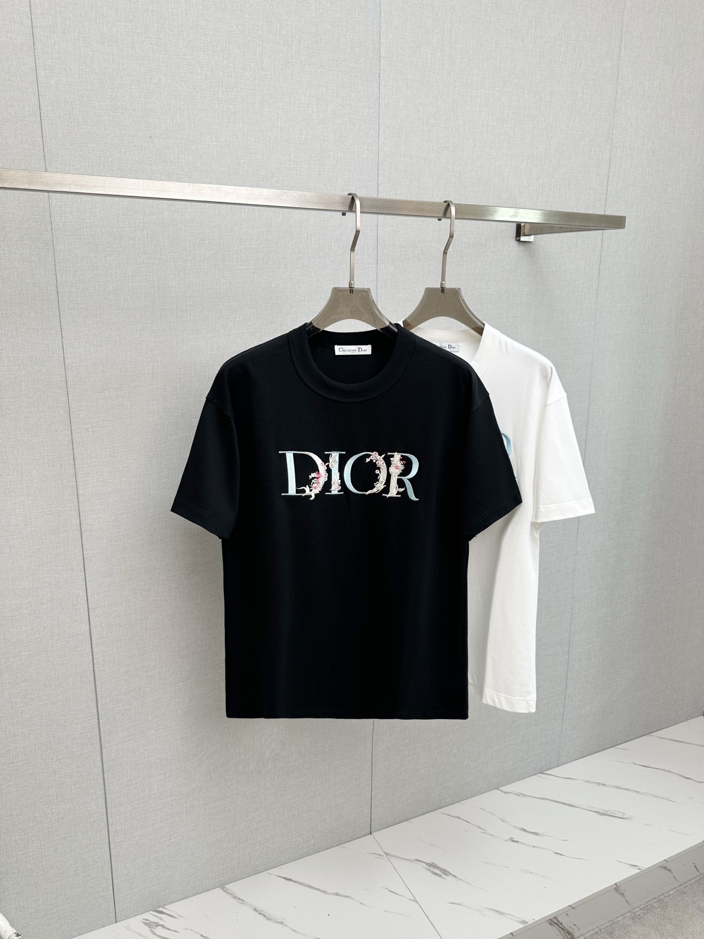P190 DIOR 2026 ¡nueva camiseta de manga corta! ¡Mismo estilo para hombres y mujeres! ¡Camiseta de manga corta moderna e…