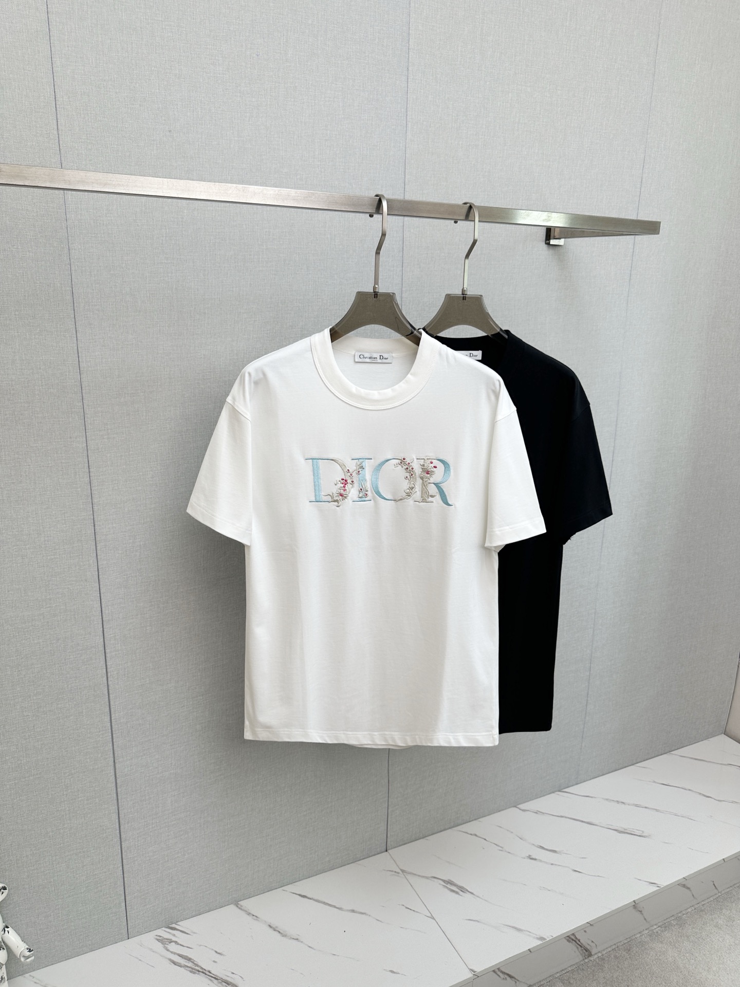 P190 DIOR 2026 ¡nueva camiseta de manga corta! ¡Mismo estilo para hombres y mujeres! ¡Camiseta de manga corta moderna e…