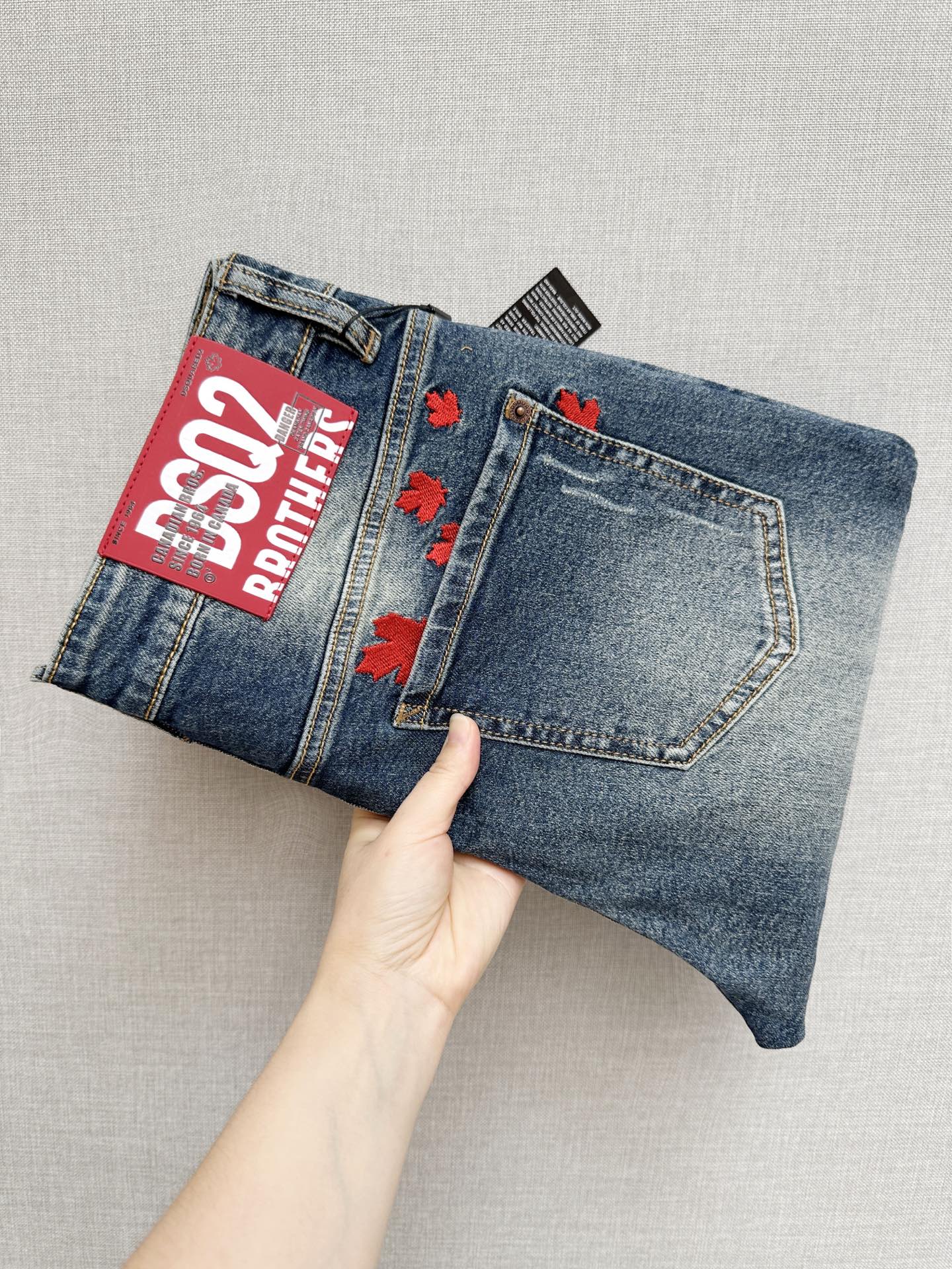 P190 D2 Nuevo producto de mostrador, jeans originales, confección original de alta calidad, diseño clásico de…