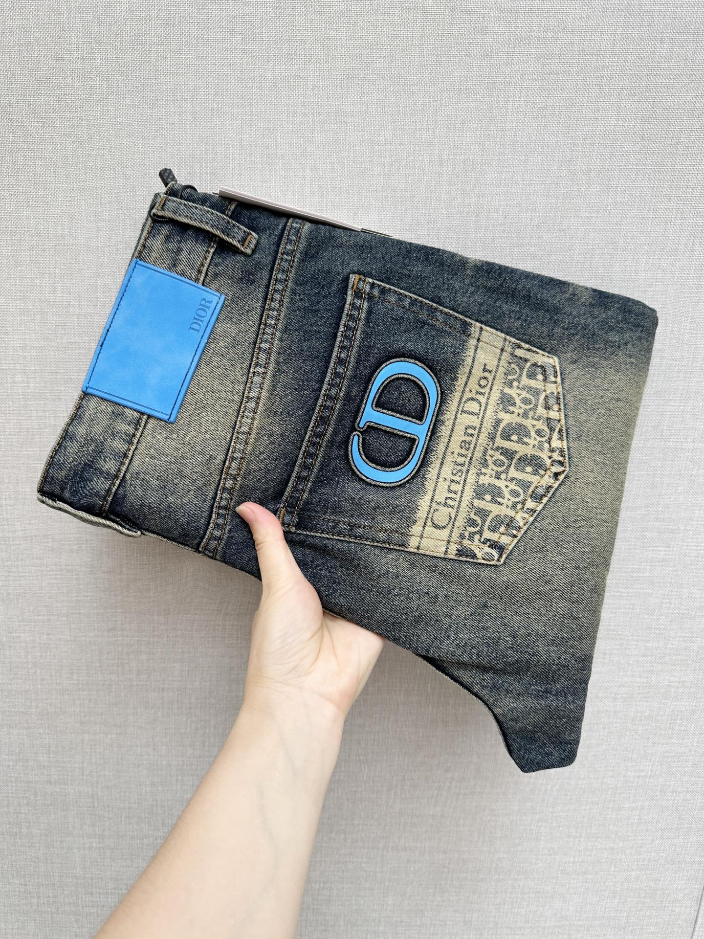 P190 CD Nuevos productos en el mostrador, jeans originales, diseño de logotipo clásico de marca original de confección …