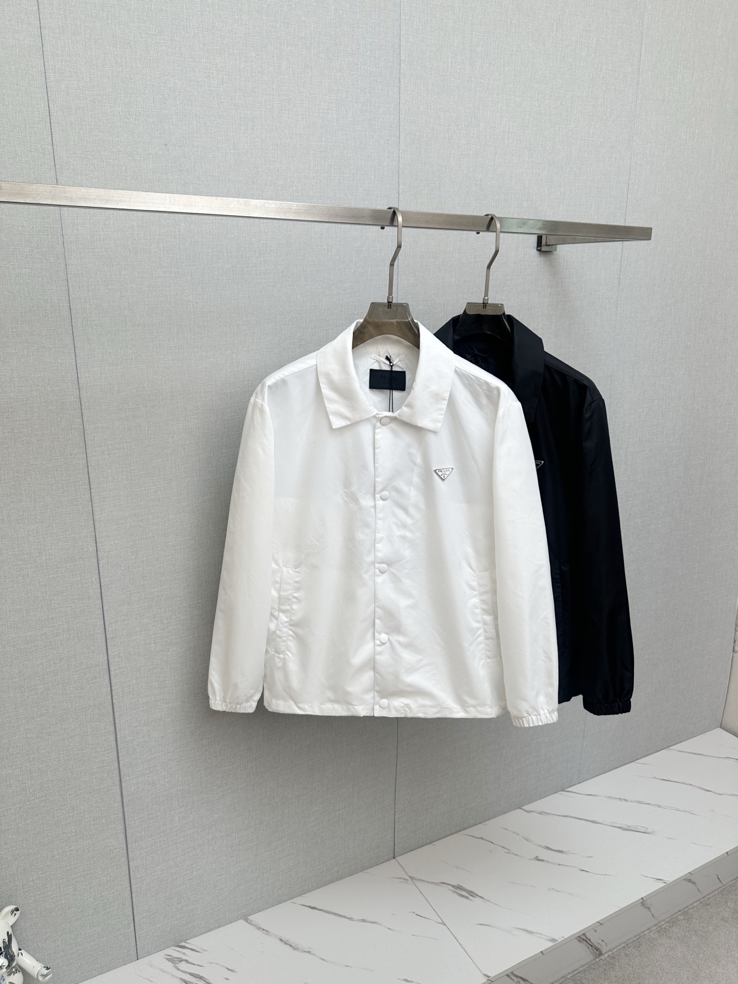 P320 Prada Chaqueta con solapa de moda Prada 26ss. Sincronización ZG. Canal de la empresa comercial Zhenpin La selecció…