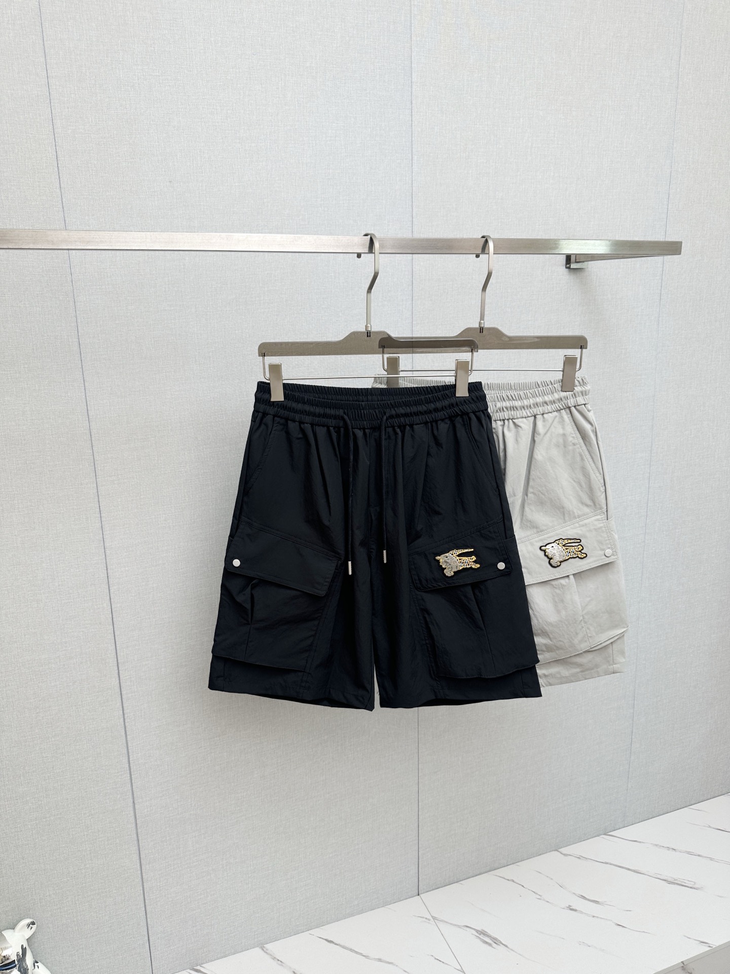 P220 2026 verano nuevo producto. Pantalones cortos casuales de hombre de moda original, con tejido personalizado cómodo…
