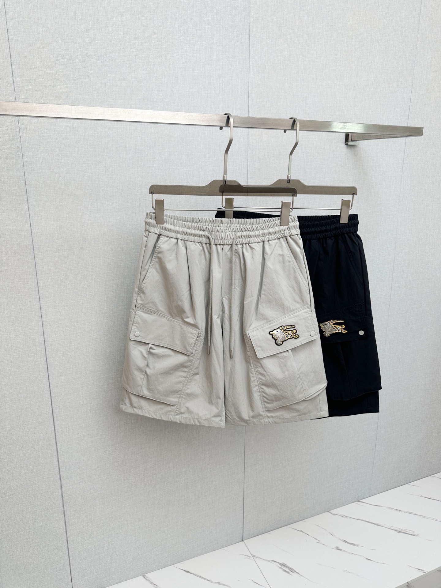 P220 2026 verano nuevo producto. Pantalones cortos casuales de hombre de moda original, con tejido personalizado cómodo…