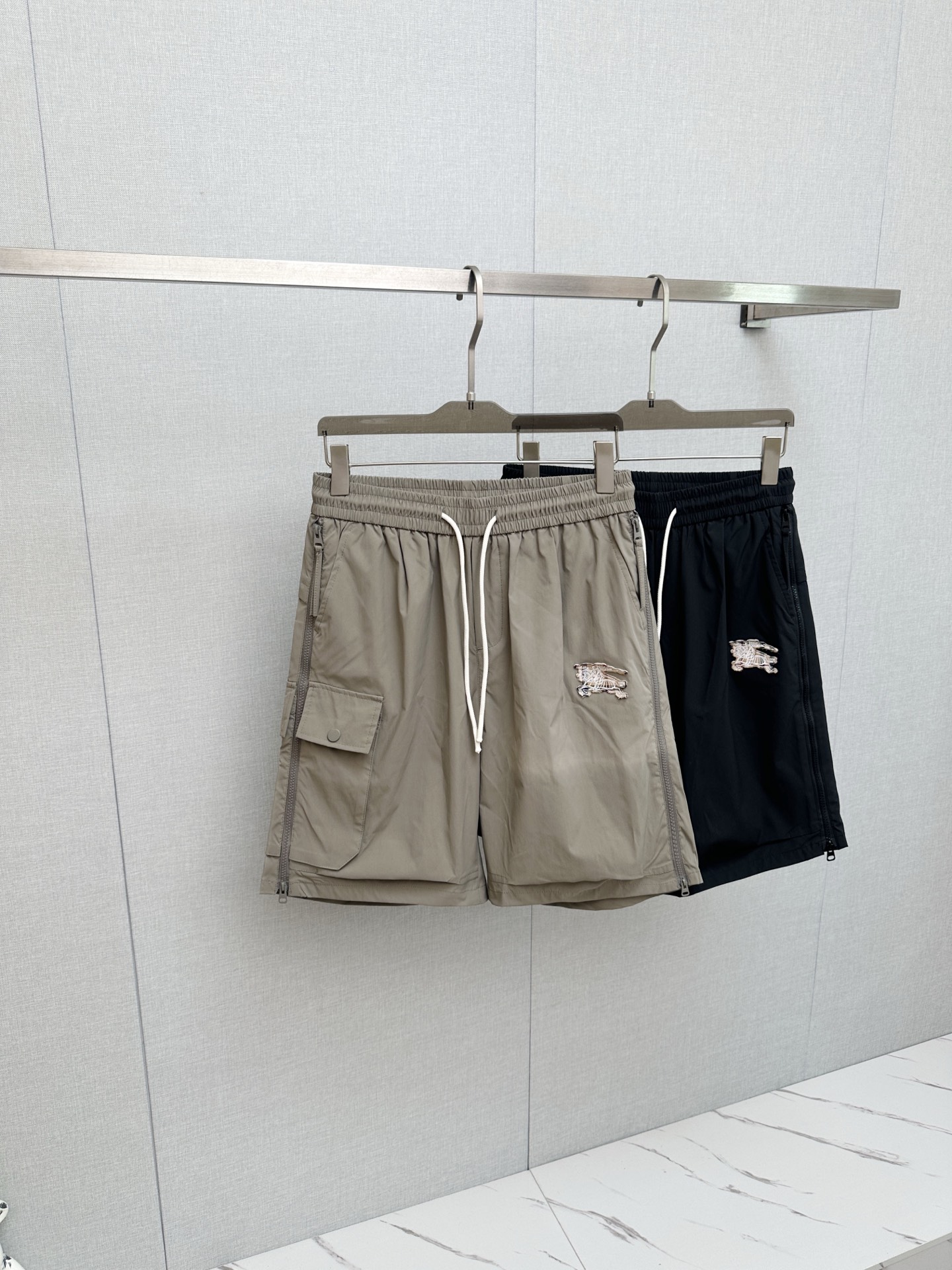 P220 2026 verano nuevo producto. Pantalones cortos casuales de hombre de moda original, con tejido personalizado cómodo…