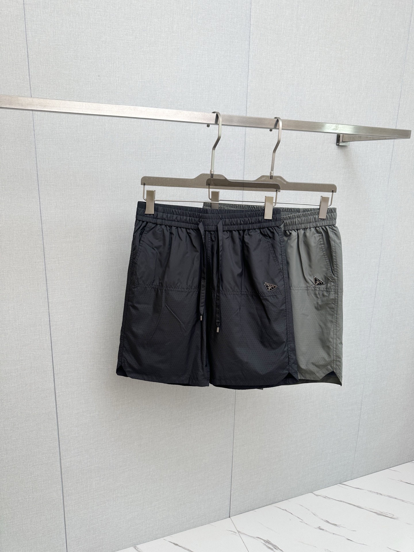 P220 2026 verano nuevo producto. Pantalones cortos casuales de hombre de moda original, con tejido personalizado cómodo…