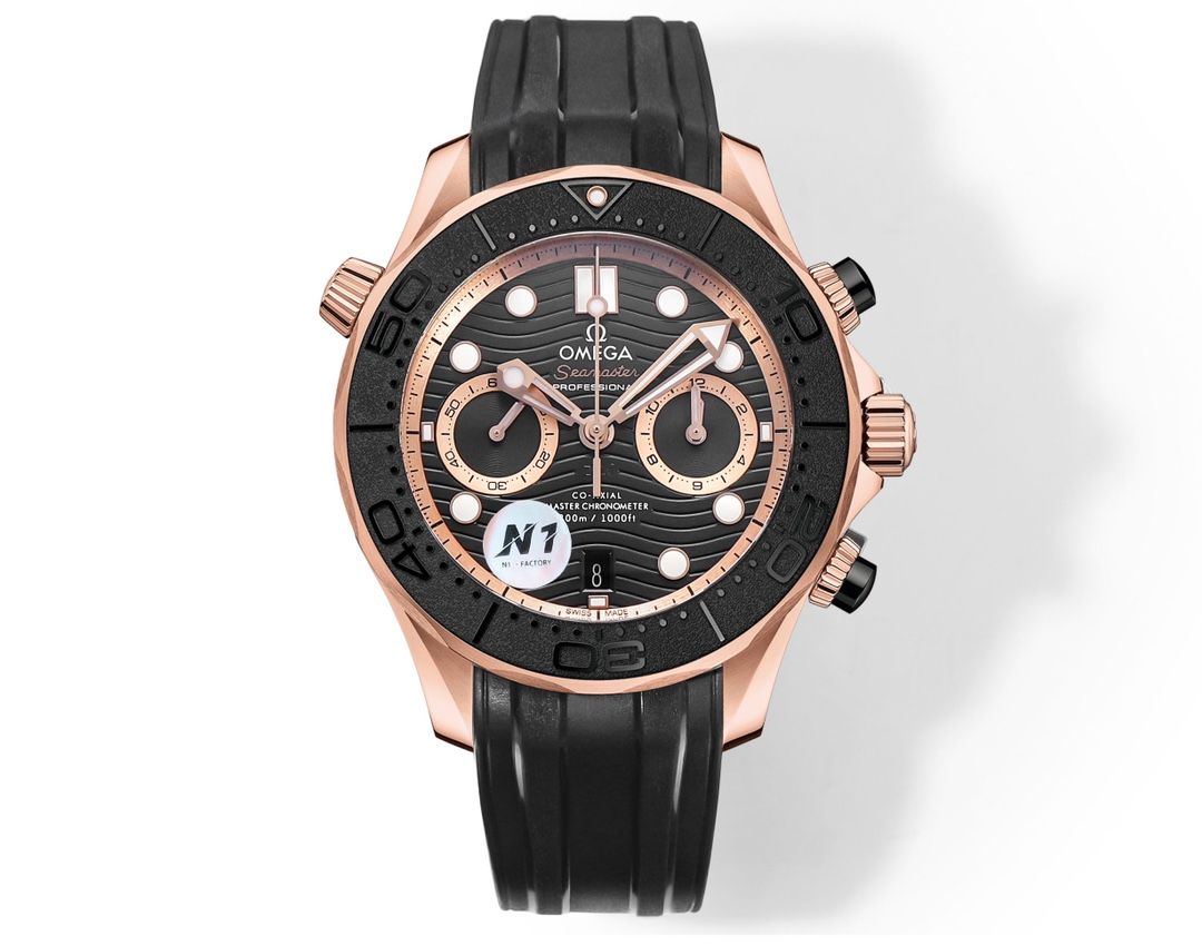 NO:157232,New N1Factory products are unique and ingenious. Buy steel belts and get a pair of tape buckles. Omega OMEGA OT1 new Haima Mi 44mm chronograph watch. N1Factory1-1 exclusive self-developed movement functions are consistent with the original. The 3-point dial is a 12-hour chronograph and a 60-minute chronograph. 1 New Haima Mi literal ceramic disc has obvious lines and the glossiness of the disc surface. 2 The fine lines of the case are consistent with the original. There will be no broken patterns. The original conical exhaust valve is rotating. The ring port is crisp and smooth. 3 The scales and characters on the ceramic ring are not easy to turn yellow. The pure white and glossy font is brighter. 4 High difficulty 9 Each particle of the beaded steel strip must be polished in place to ensure no errors. The movable head section is more hand-tight, and the extended movable buckle is more user-friendly and can be exchanged with the original.  