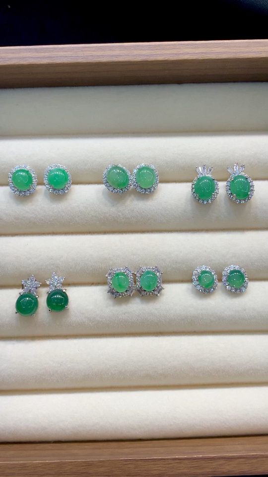 Flash sale: A pair of green stud earrings with silver settings, perfect for elders.