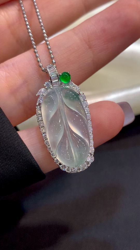 Premium Silver-Inset, High-Ice Fluorescent Floating-Flower Leaf