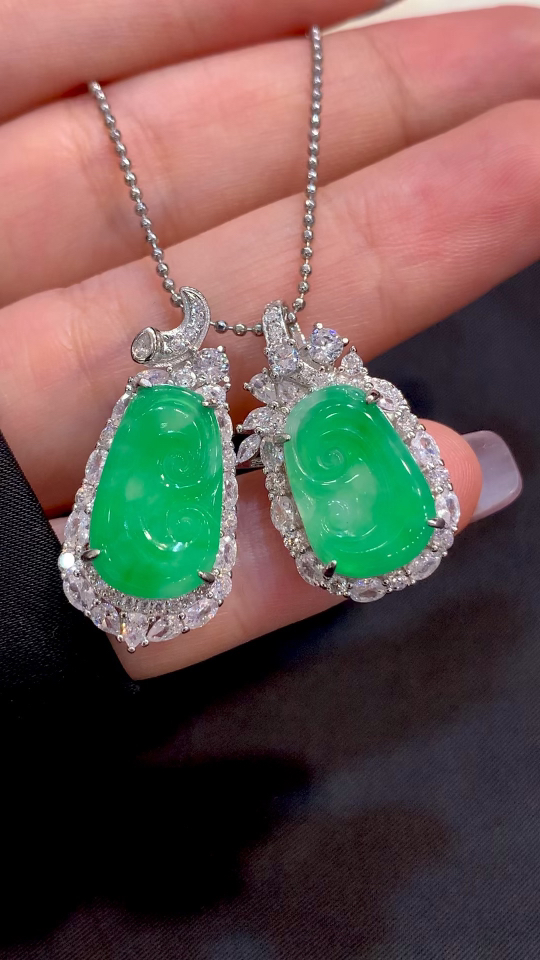 Premium silver-inlaid, high-quality icy green jade, fully colored Ruyi