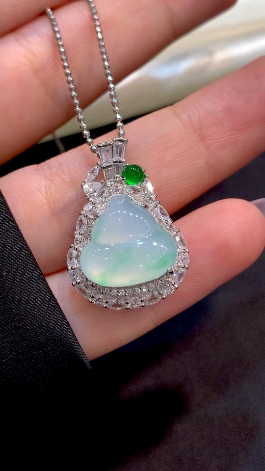 Premium Silver-Inlaid Ice-Jade Green Floral Fat Gourd