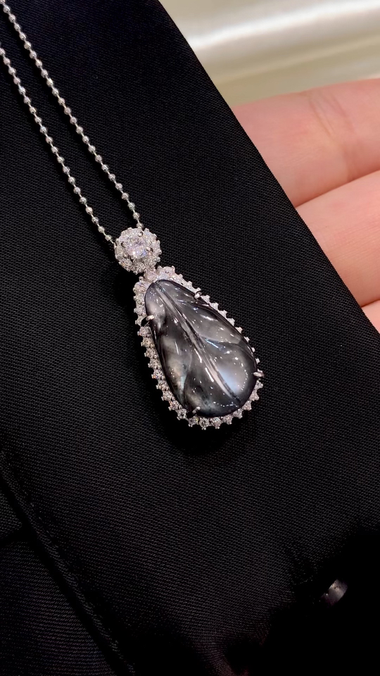Premium silver inlay, high-ice glass luster black ice leaf. The depth of black is exceptional, and the light reflection is outstanding.