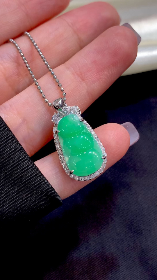 Premium Silver-Set Sweet Green Full-Color Fu Dou