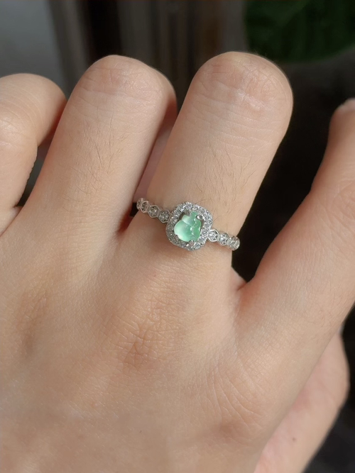 Silver-encased natural light photo: Icy mint green gourd ring