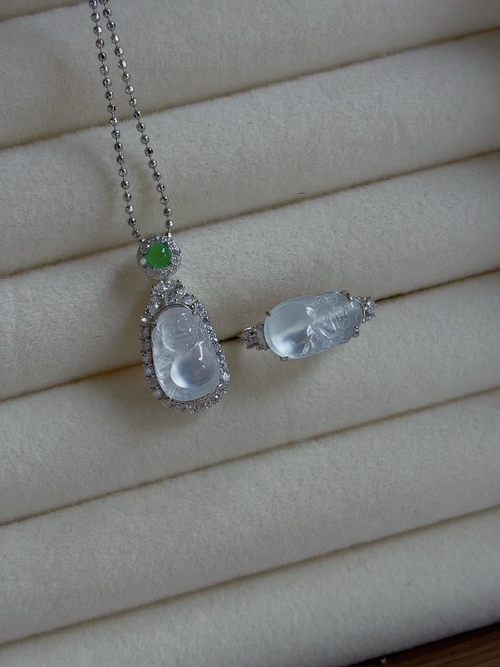 Silver-inlaid, natural light shot: Icy, radiant Buddha pendant ring / piece