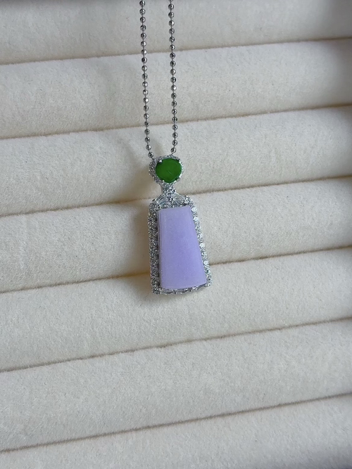 Silver-inlaid, natural light photo: Icy, smooth lavender Wushi pendant