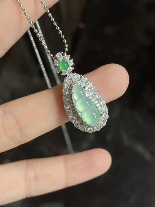 Silver-set, natural light photo: Icy mint green fudou pendant with burst light effect