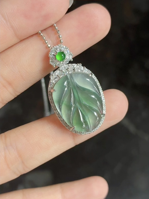 Silver-set natural light photo: High-ice clear base leaf pendant