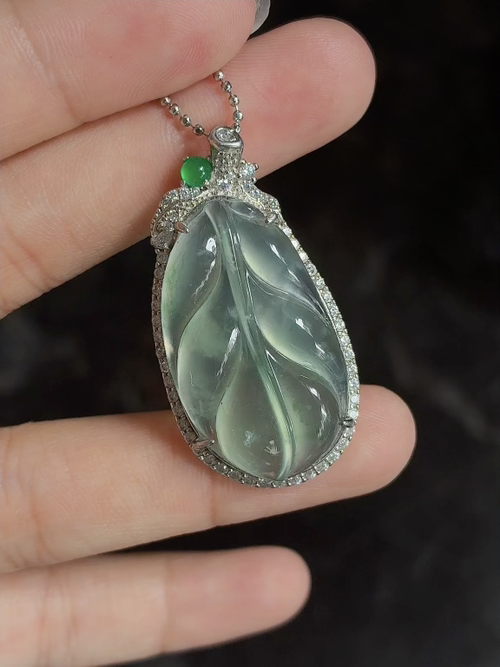 Silver-set natural light photo: High-ice clear base leaf pendant