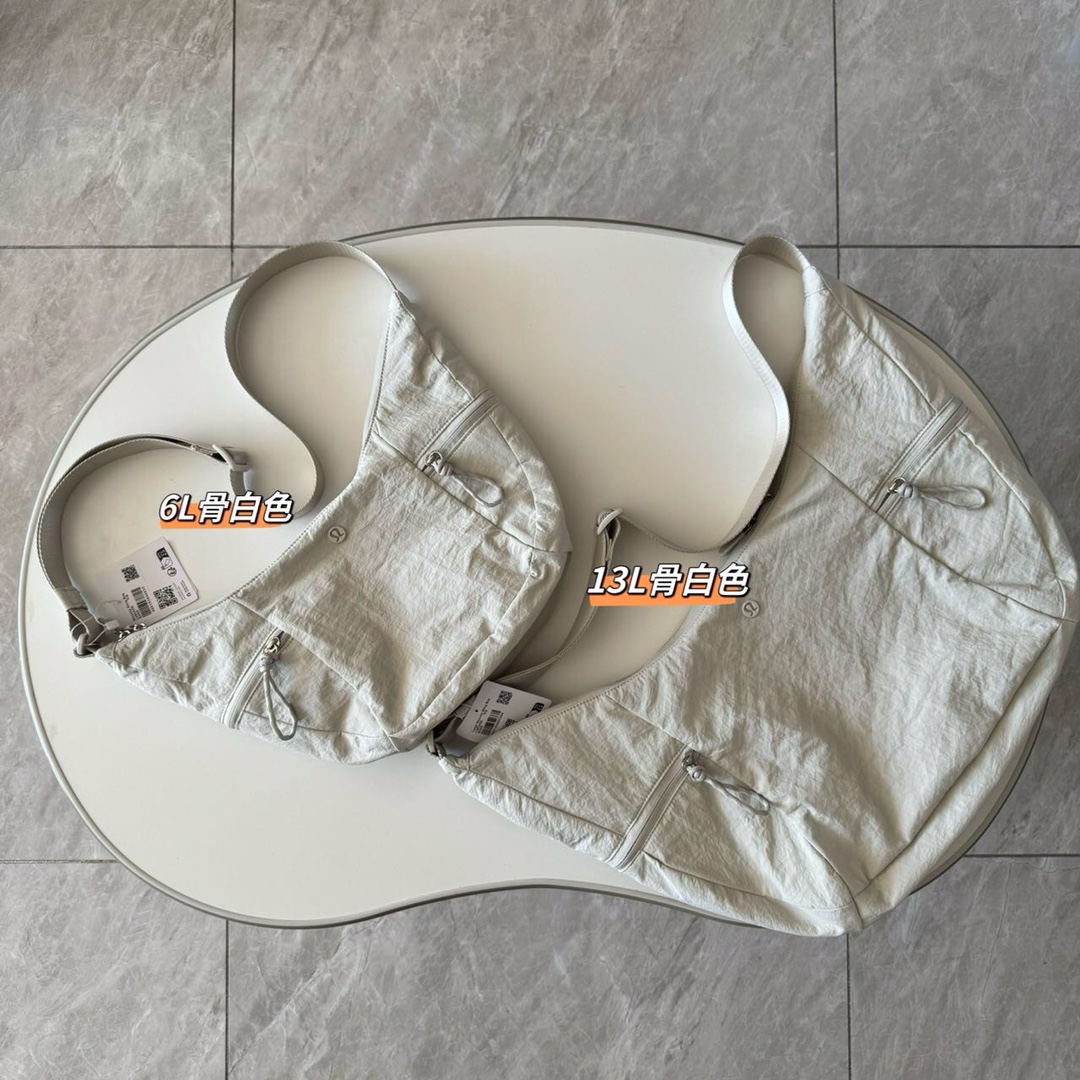 Large Dimensions: 45 × 12.5 × 39 cm - Comprehensive 12