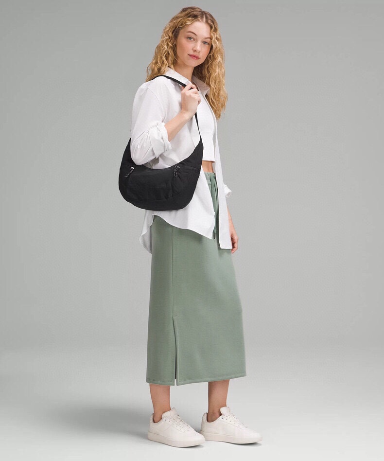 lululemon Slouchy 斜挎包 4